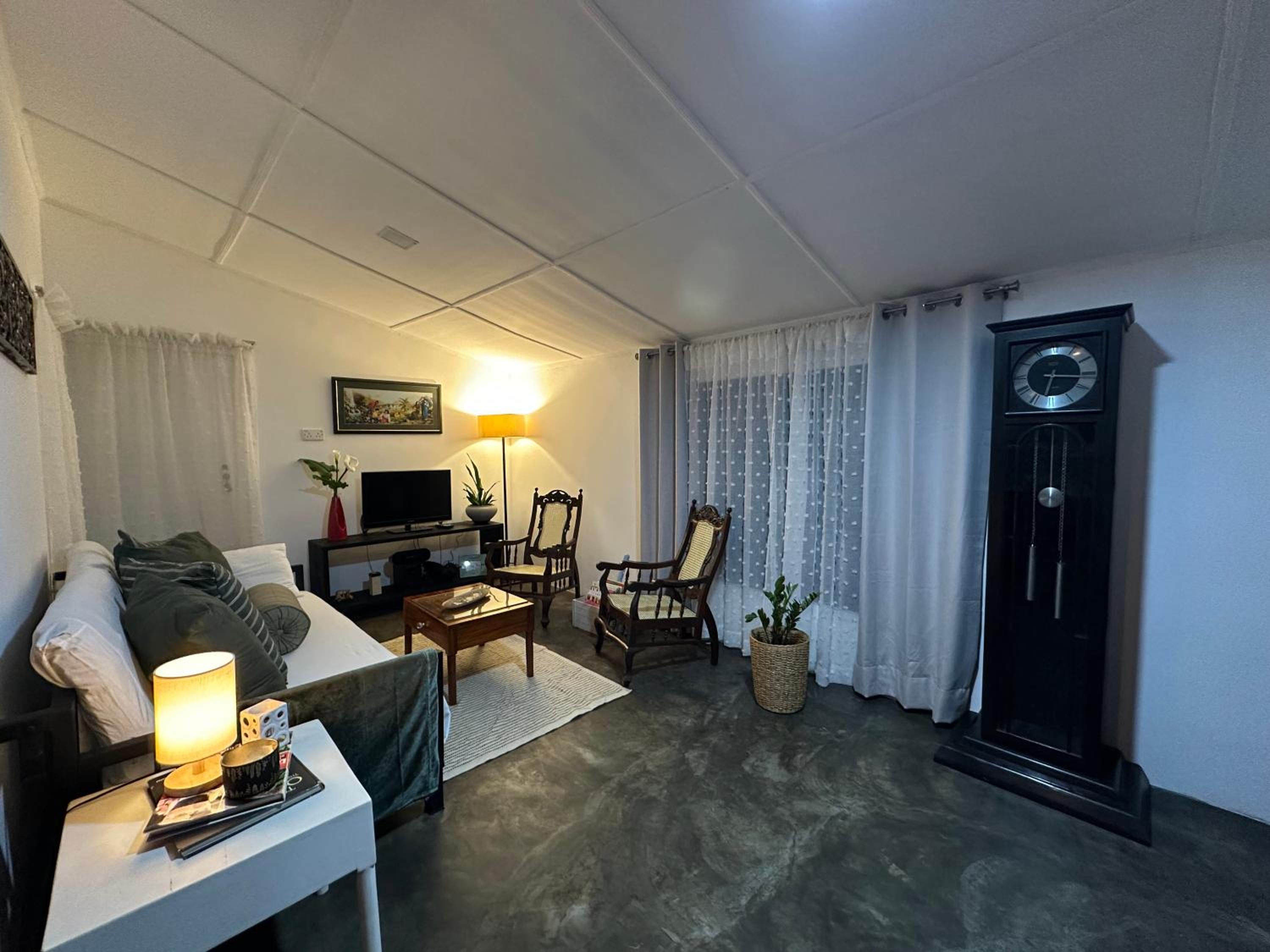 One-Bedroom House photo 1