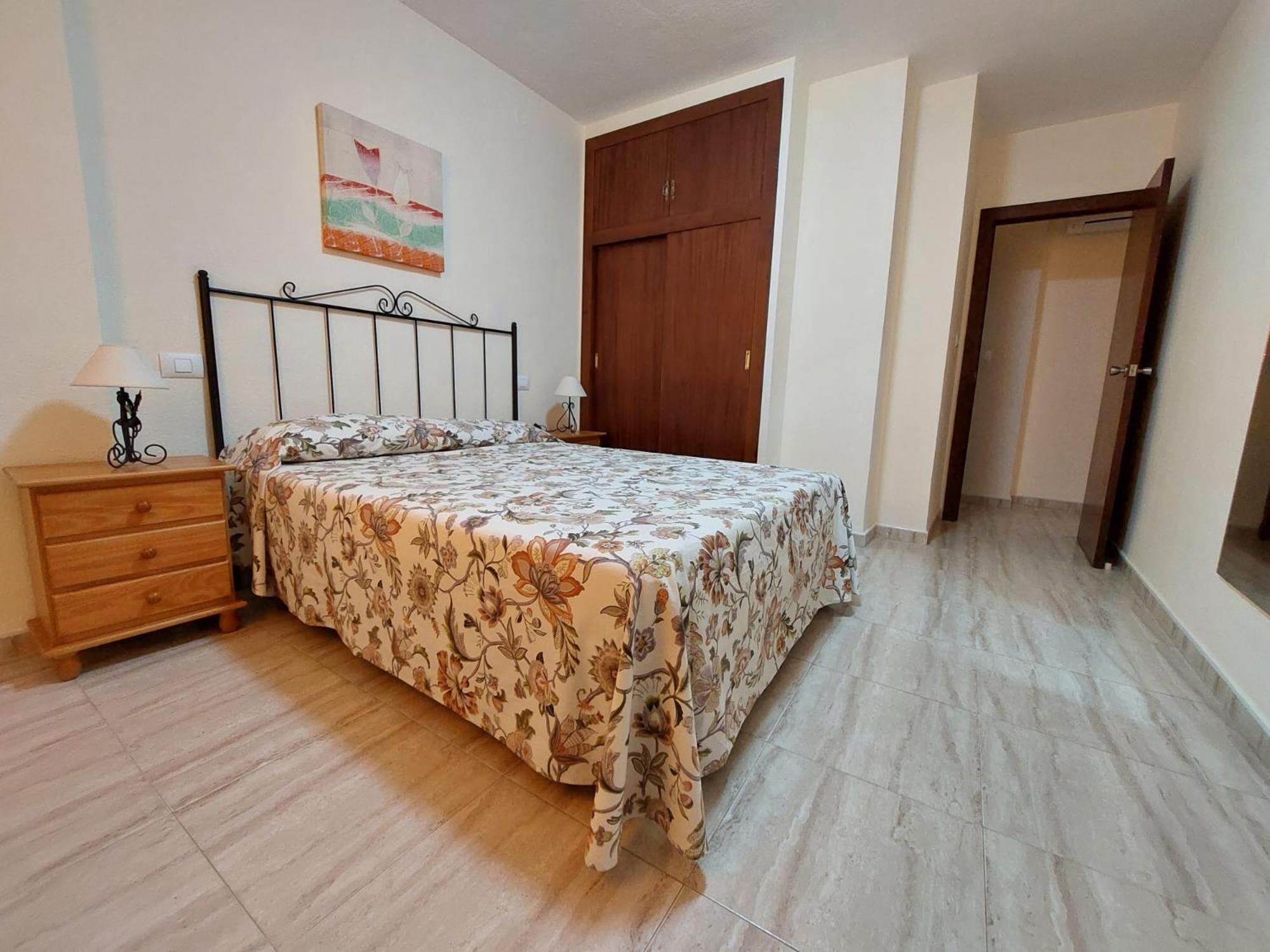 Apartamento de tres habitaciones con balcón