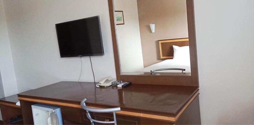 Deluxe Double or Twin Room - Photo 10