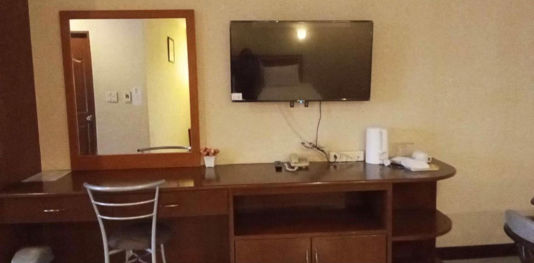 Deluxe Double or Twin Room - Photo 6