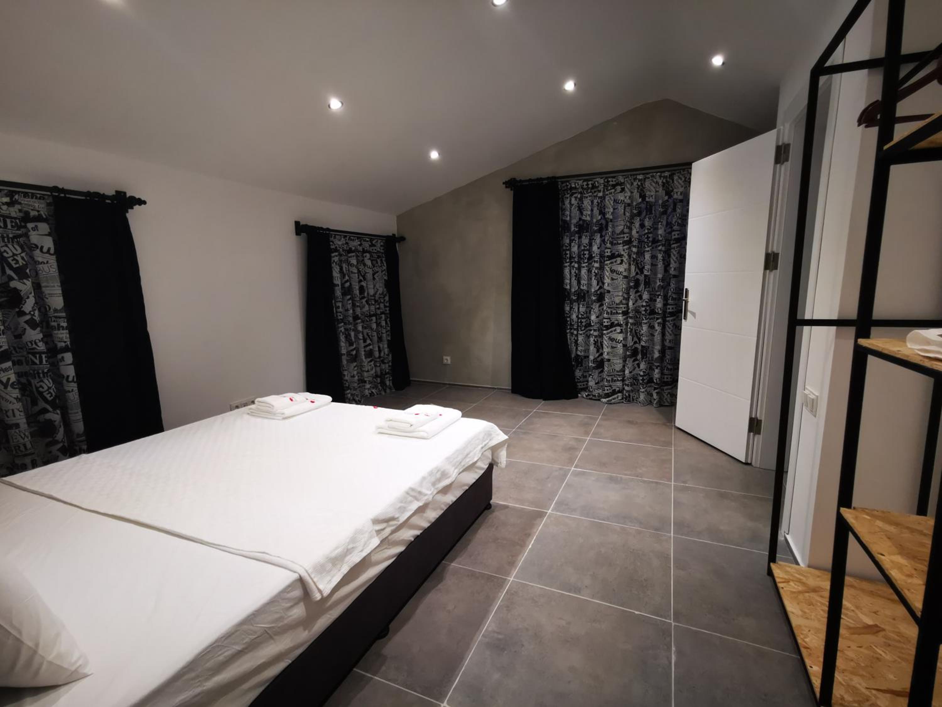 Three-Bedroom Villa photo 1