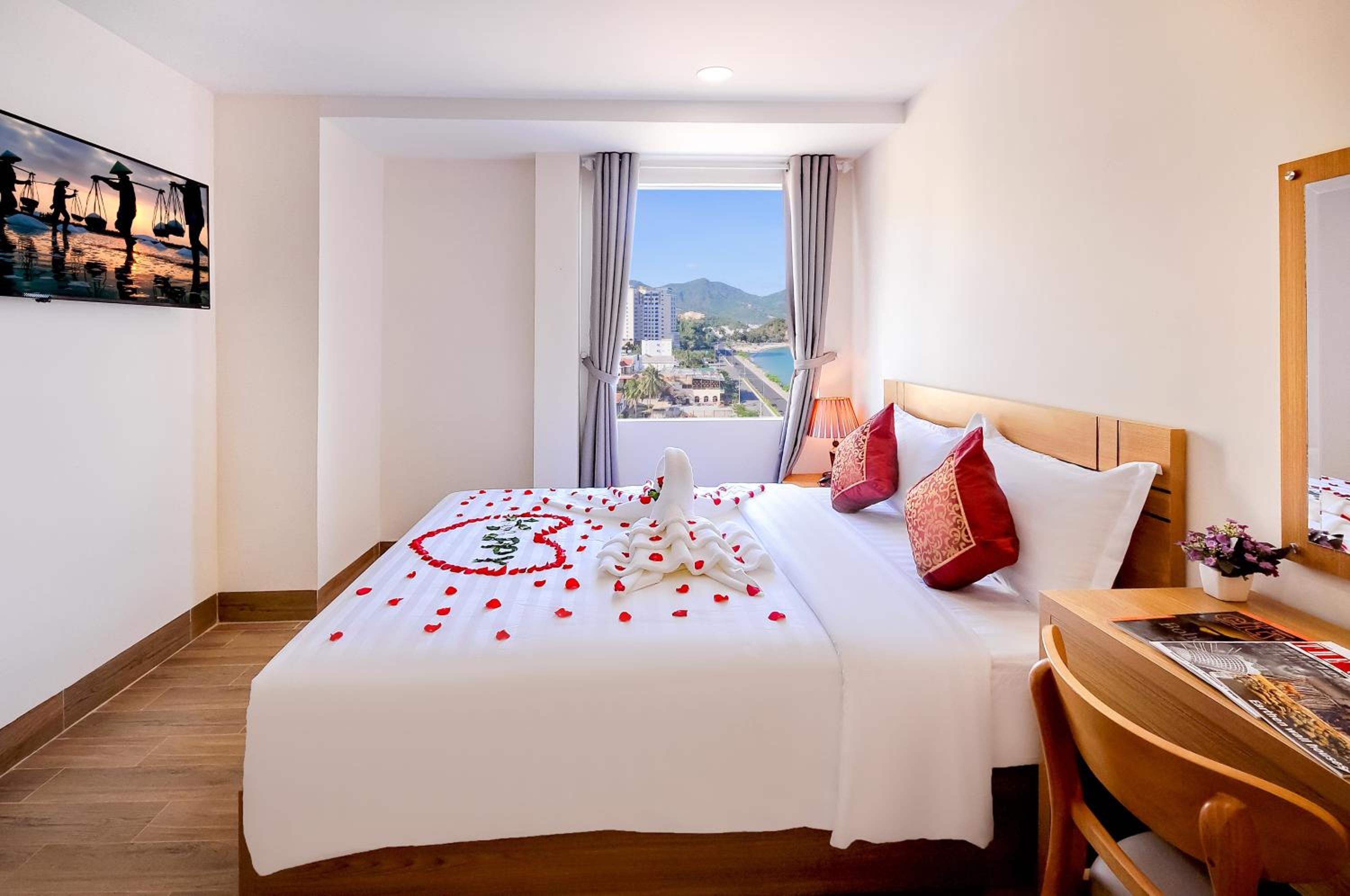Deluxe Double Room with Sea View - Photo 11