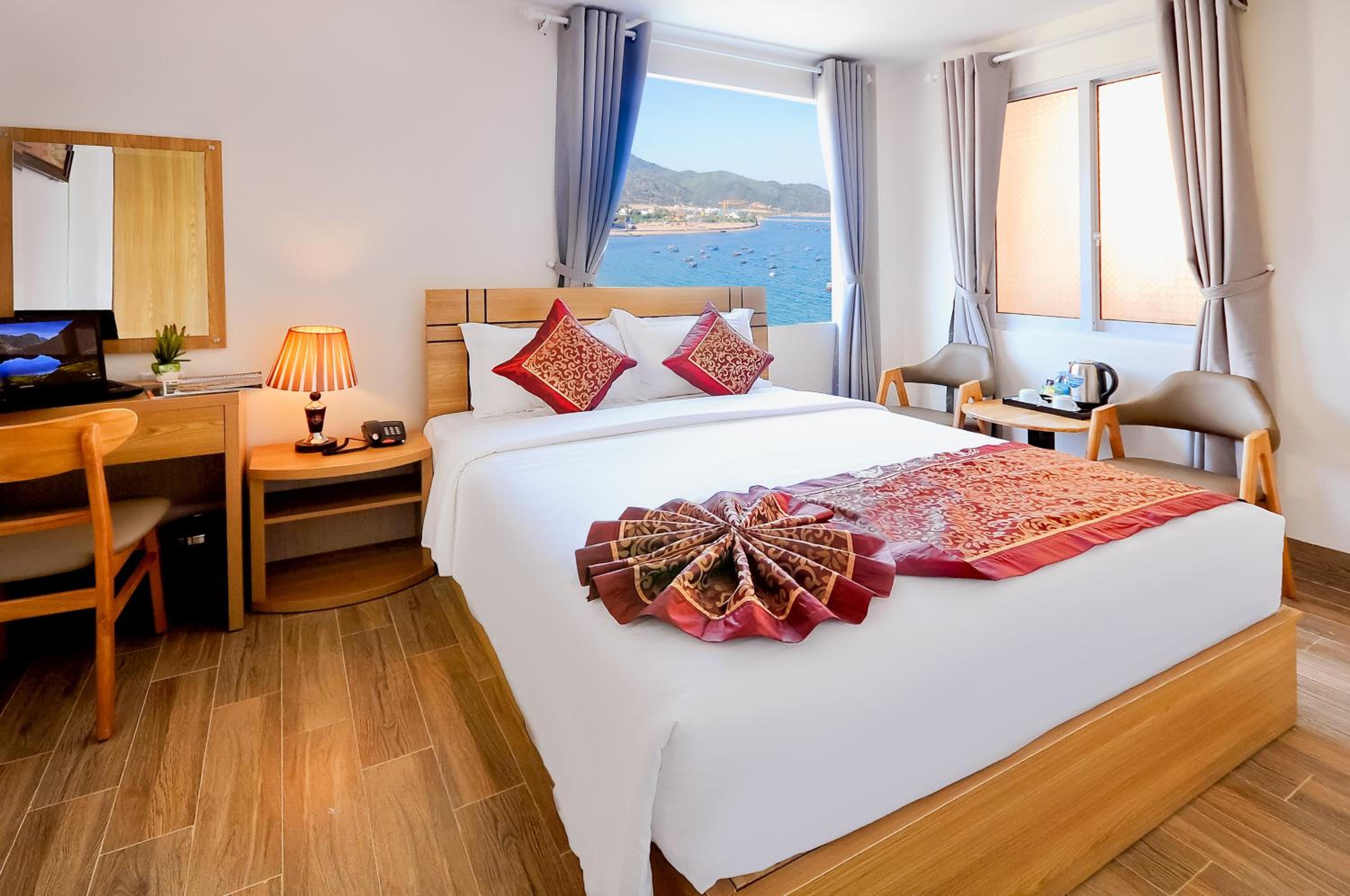Deluxe Double Room with Sea View - Photo 2