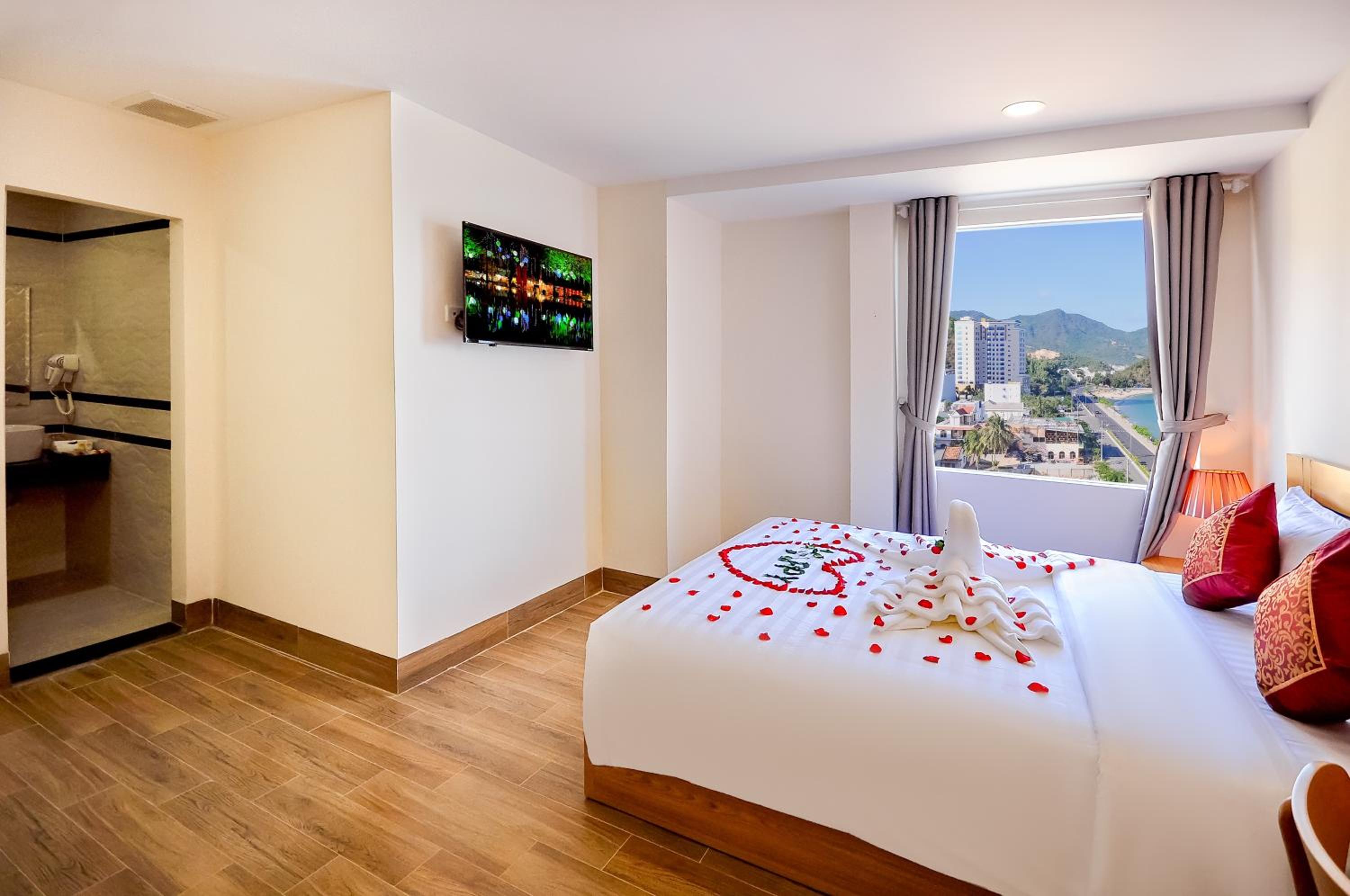 Deluxe Double Room with Sea View - Photo 10