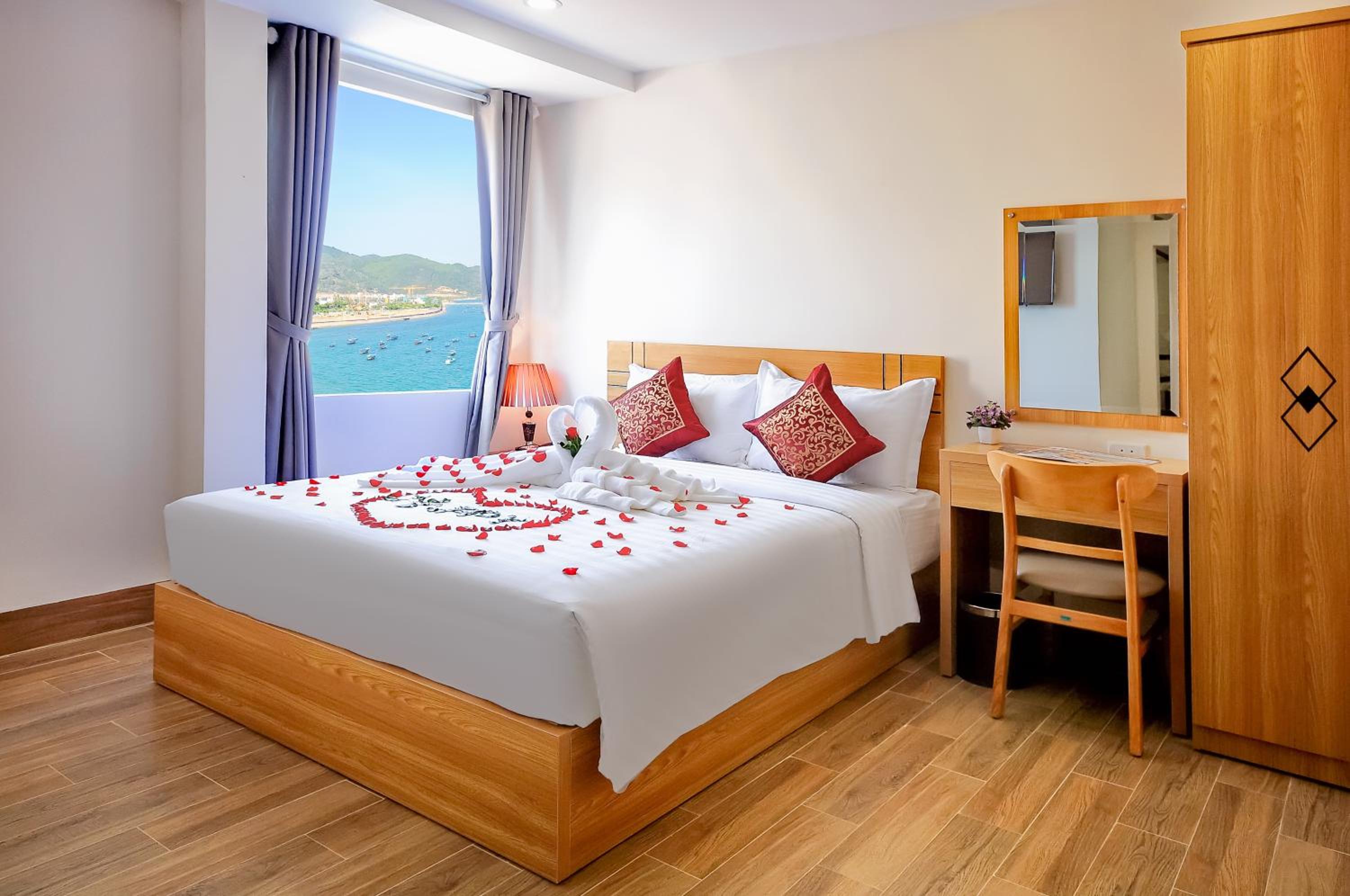 Deluxe Double Room with Sea View - Photo 5