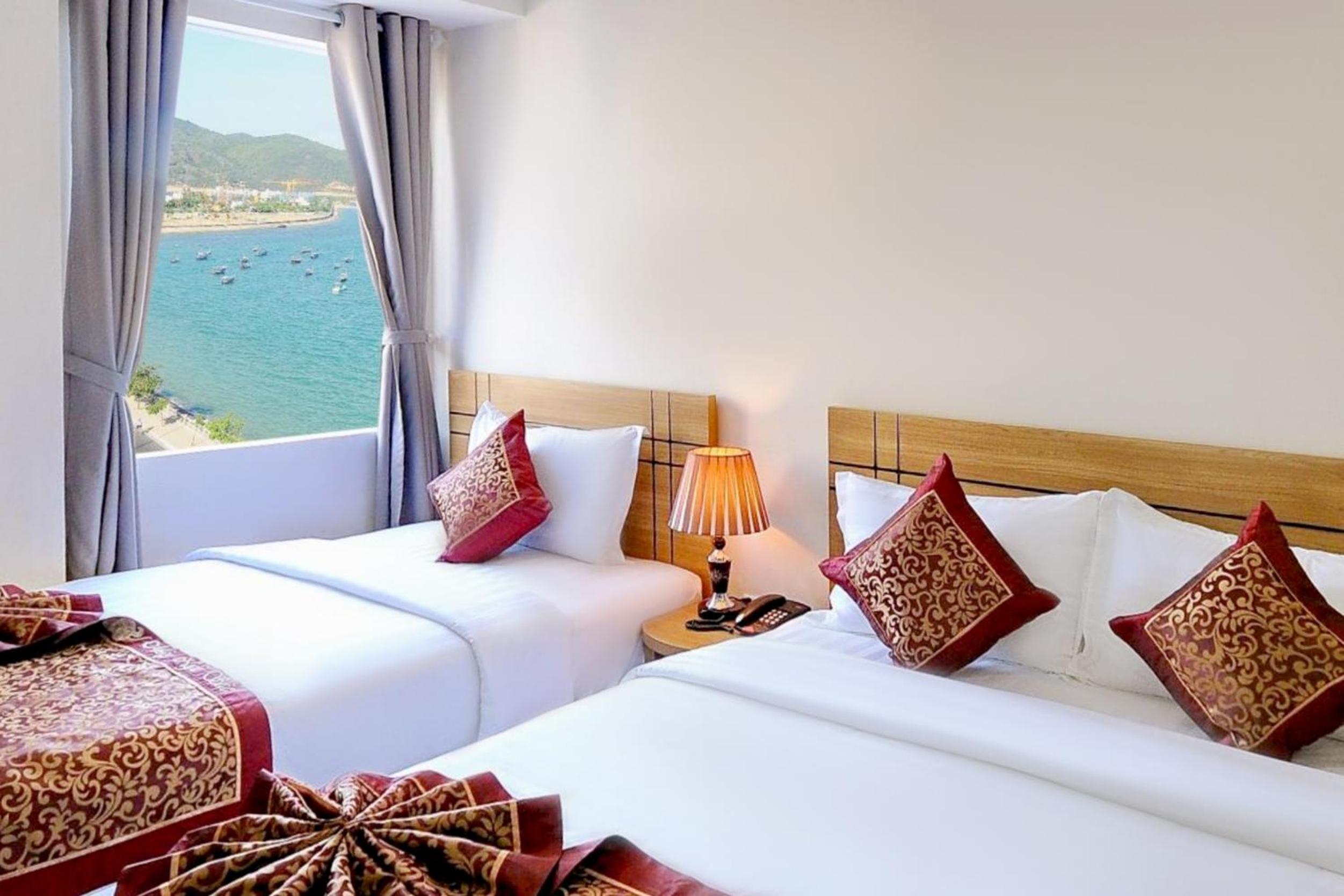 Deluxe Triple Room with Sea View - Photo 1