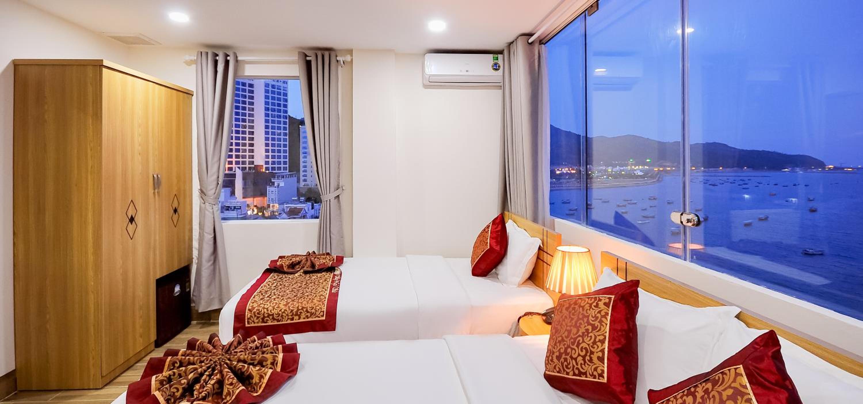 Deluxe Triple Room with Sea View - Photo 5