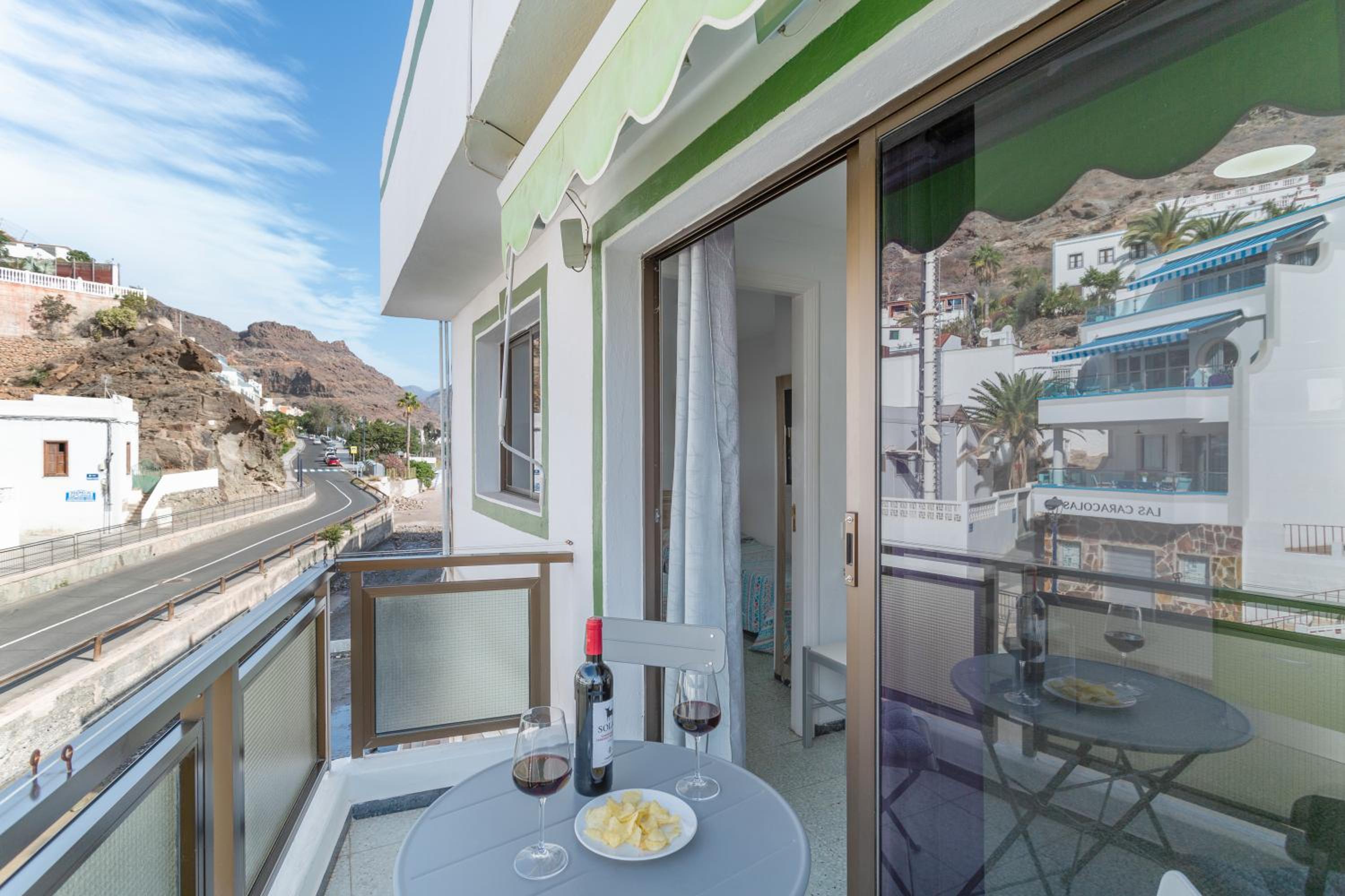 Two-Bedroom Deluxe Apartment with Ocean View photo 2