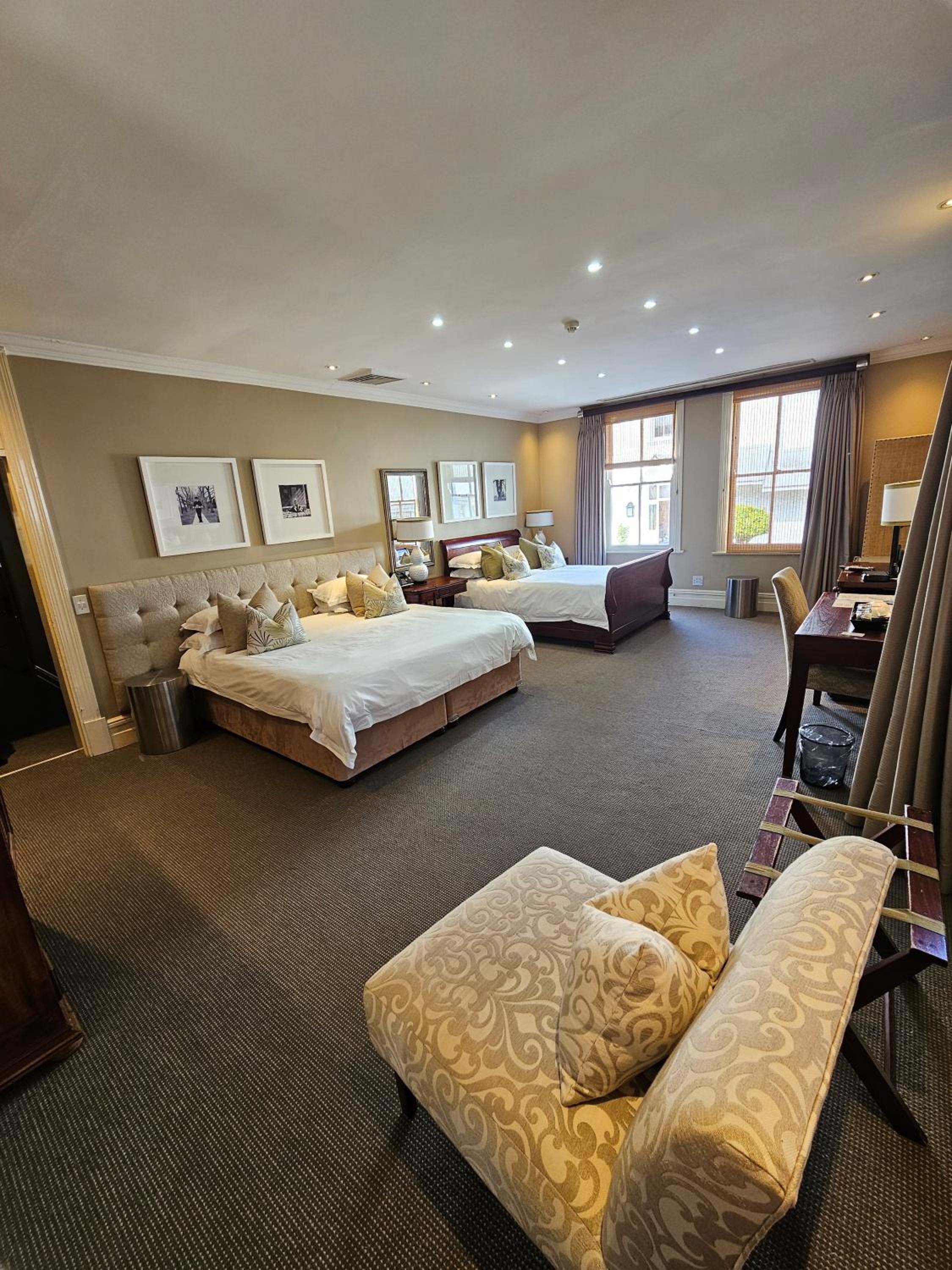 Deluxe Family Suite photo 1
