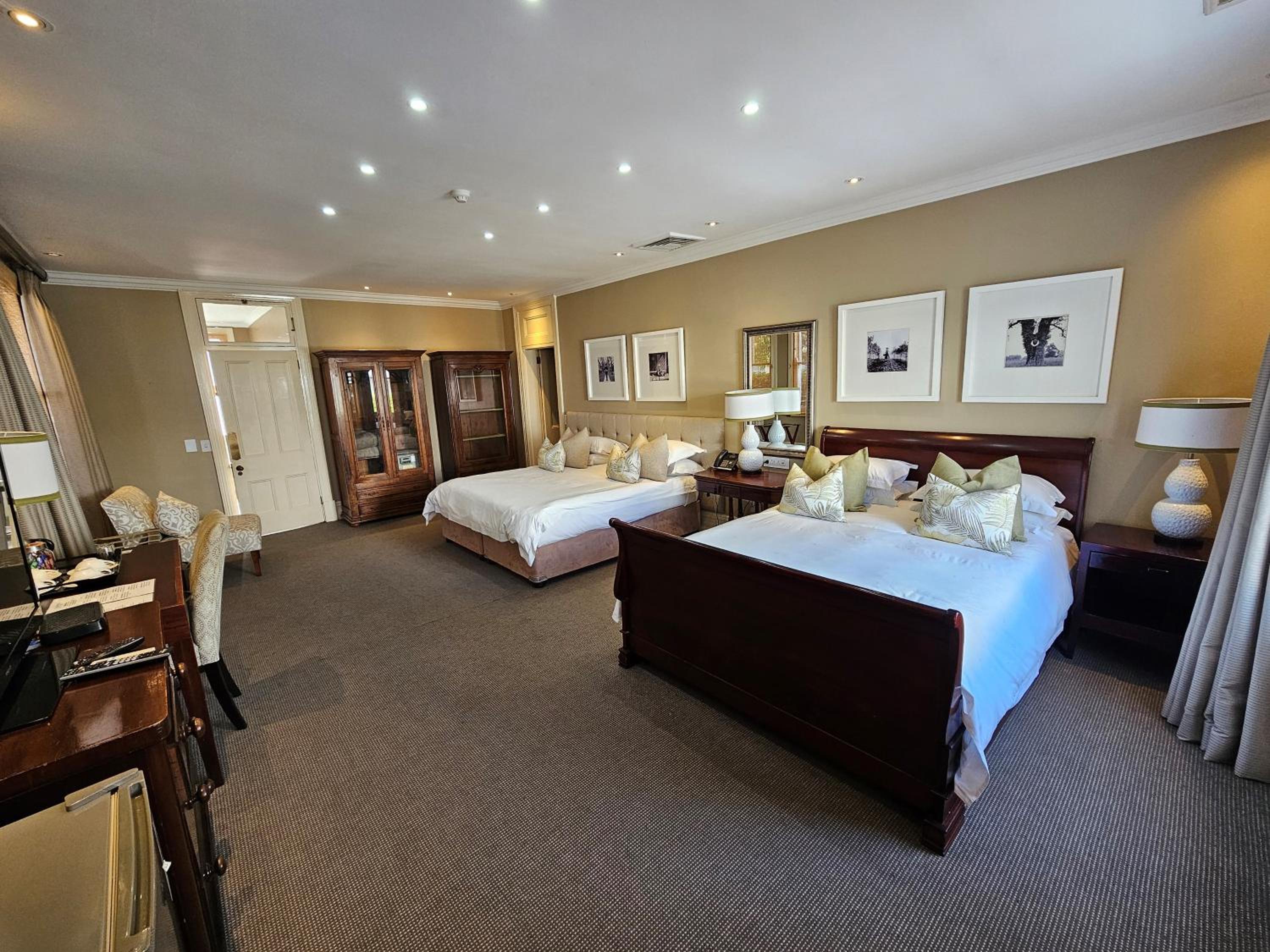 Deluxe Family Suite photo 2