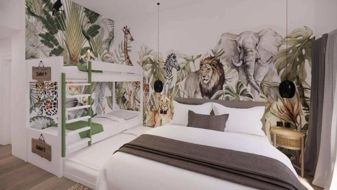 Safari - Family Room - Photo 4