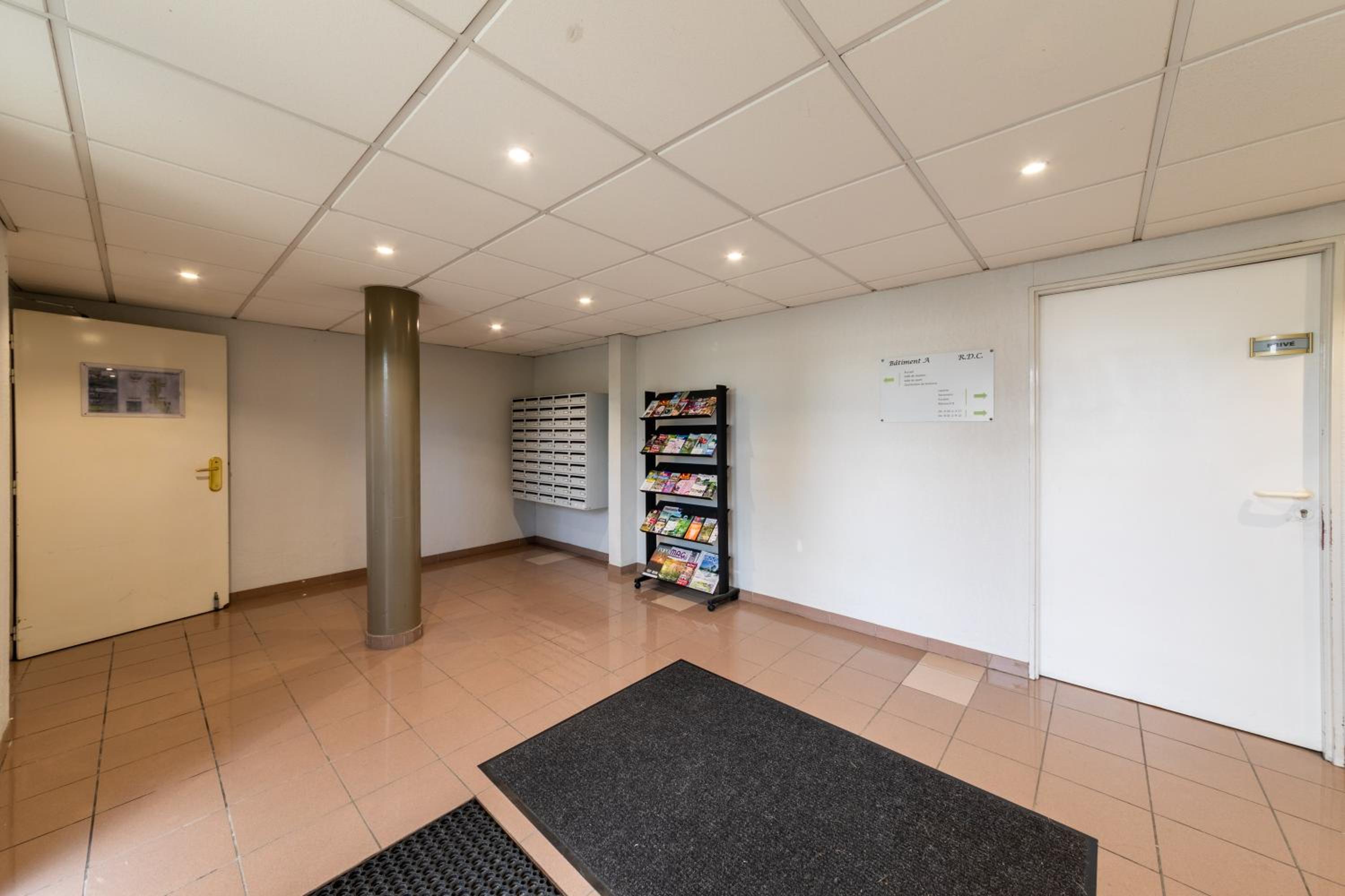 One-Bedroom Apartment with Terrace photo 1