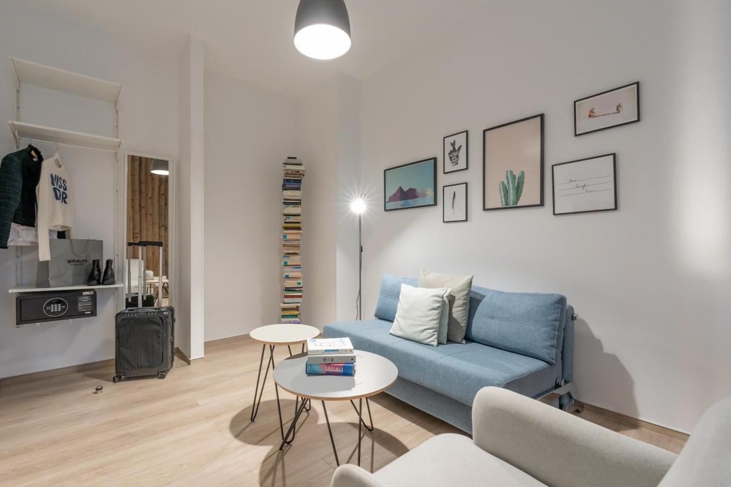 Penthouse Apartment with City View photo 2