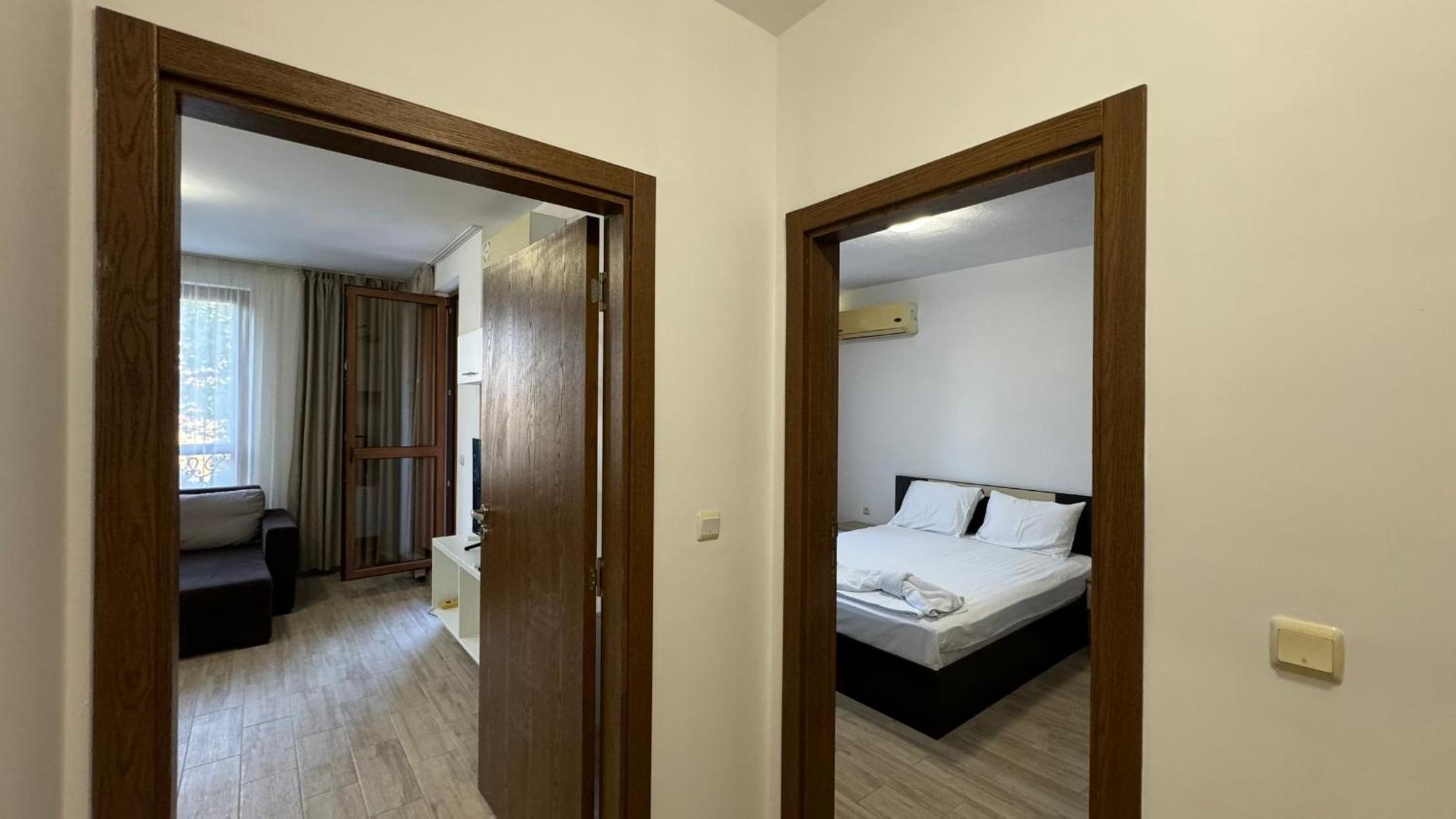 One-Bedroom Apartment with Garden View photo 2