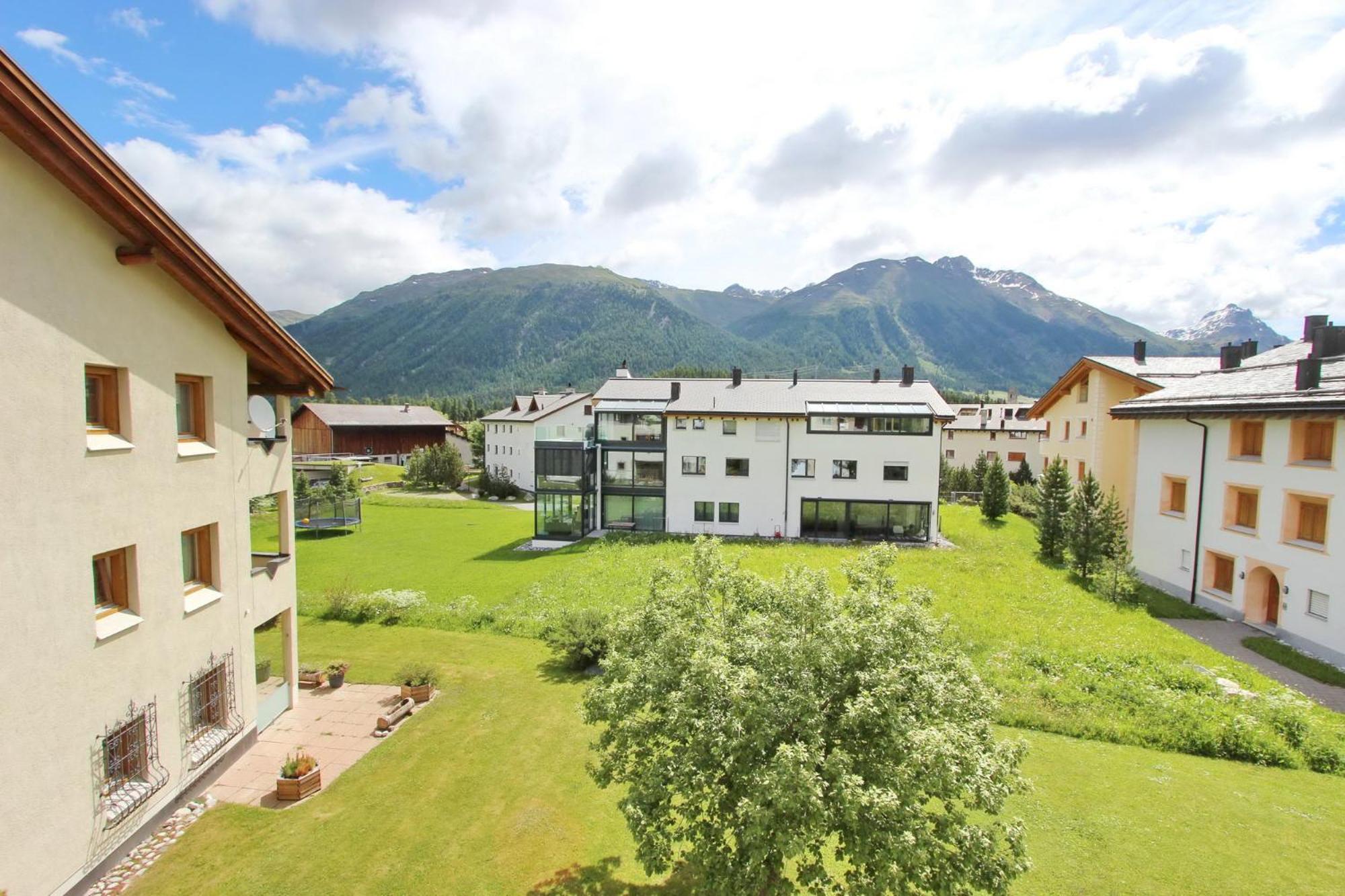 Apartment with Mountain View photo 3