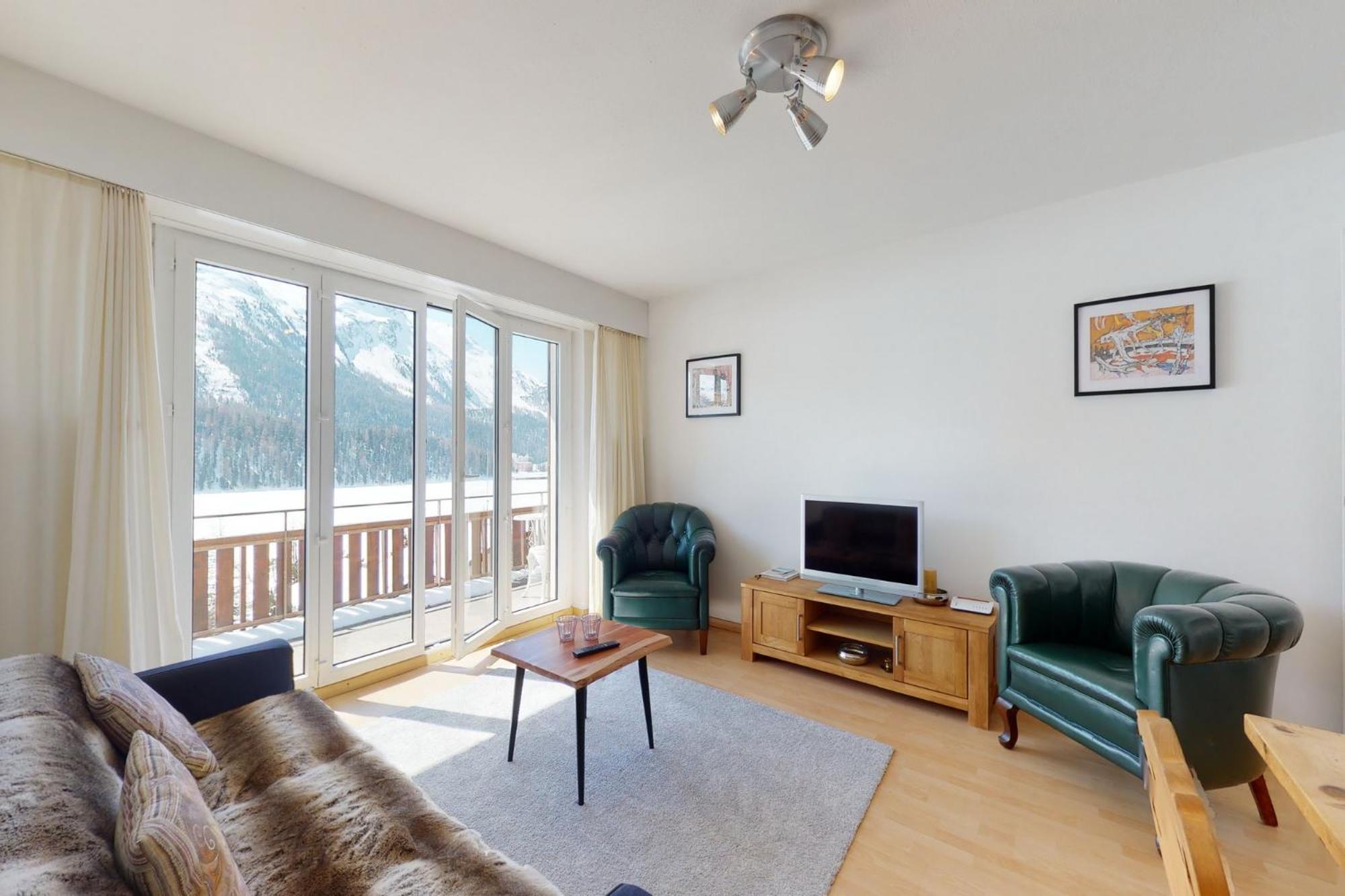Apartment with Lake View photo 1