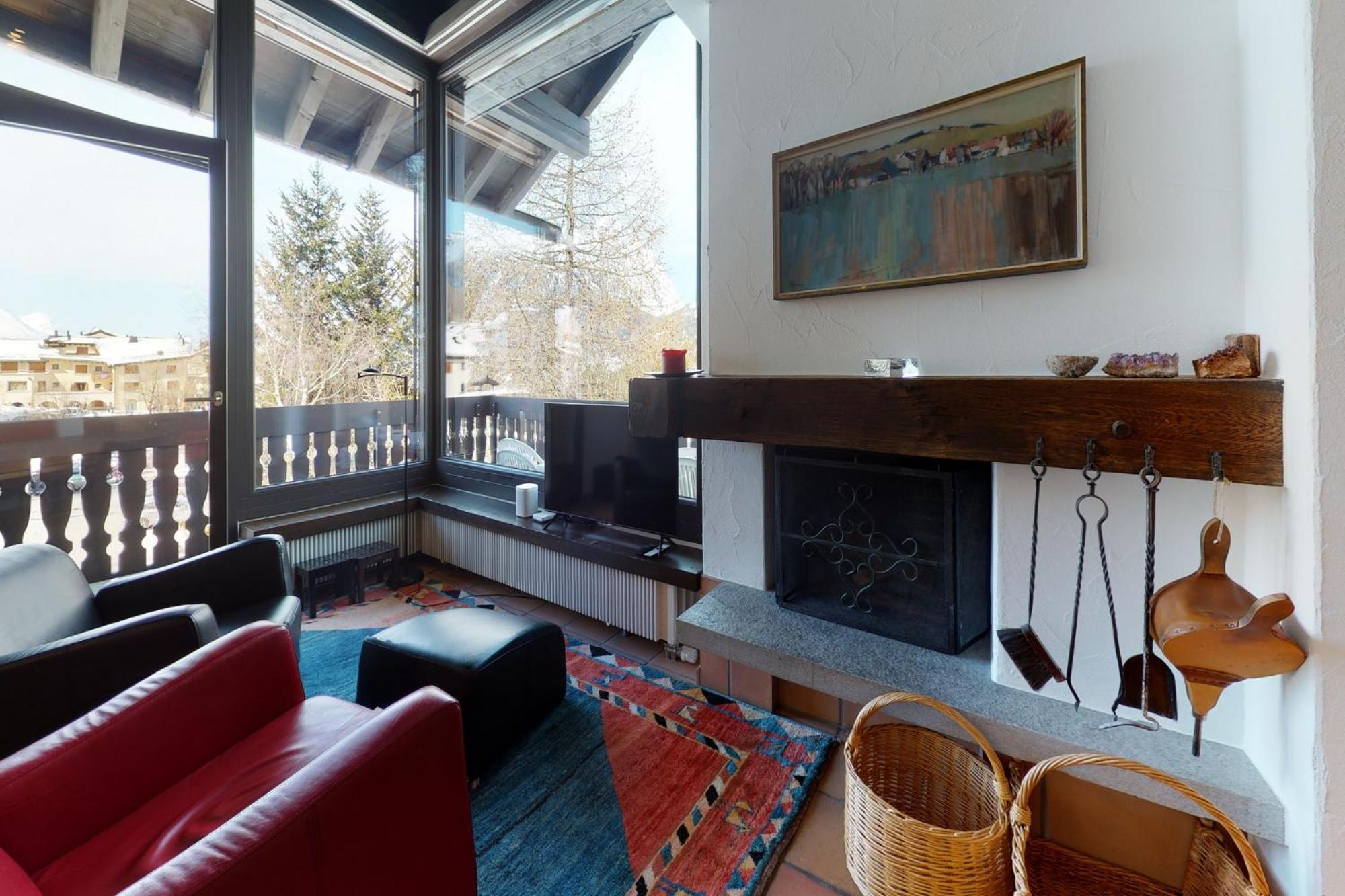 Apartment with Mountain View photo 1