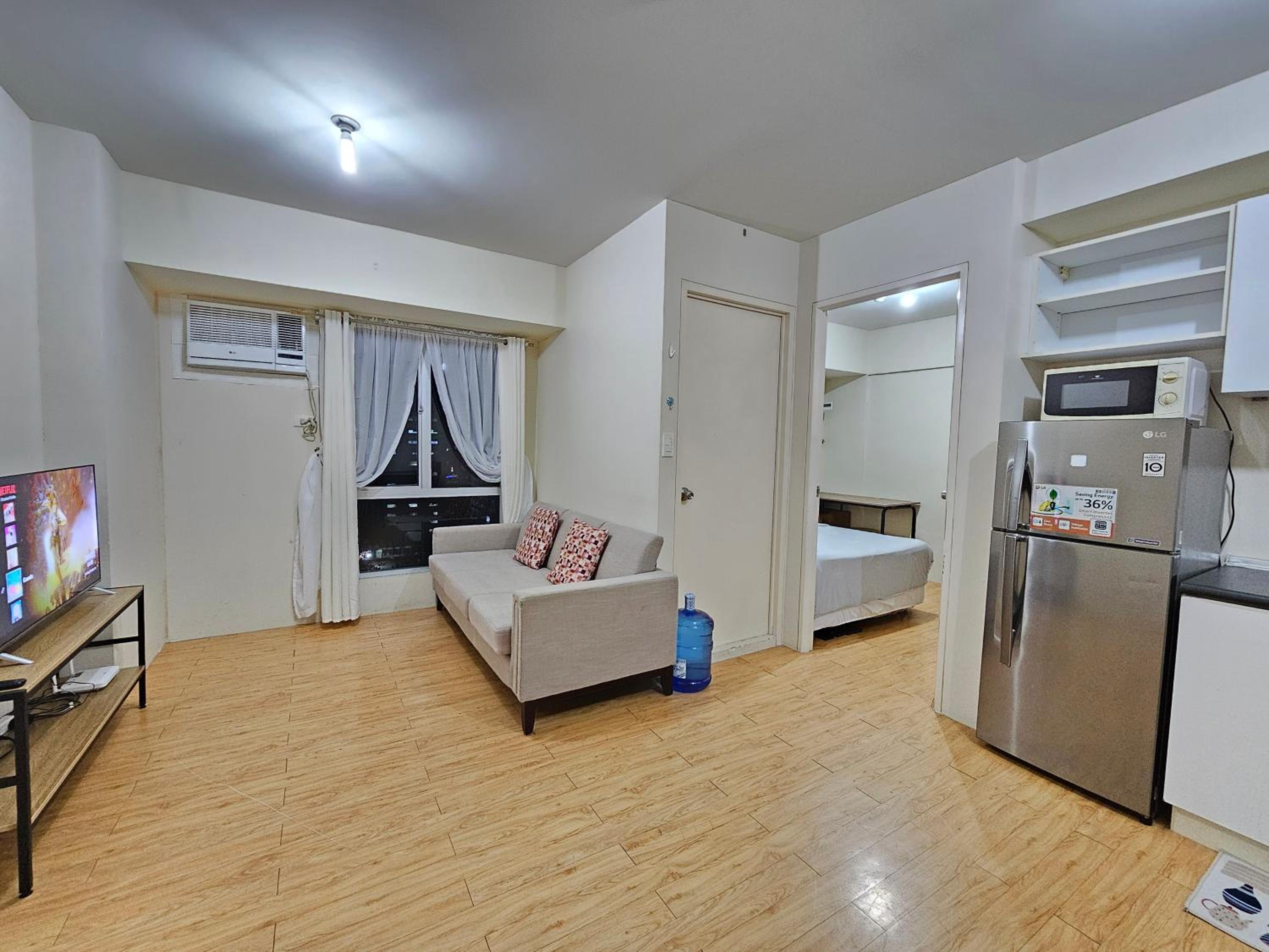 One-Bedroom Apartment photo 1