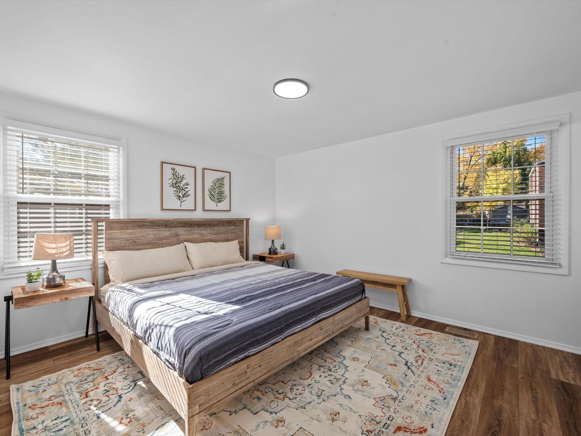 Five-Bedroom House photo 2