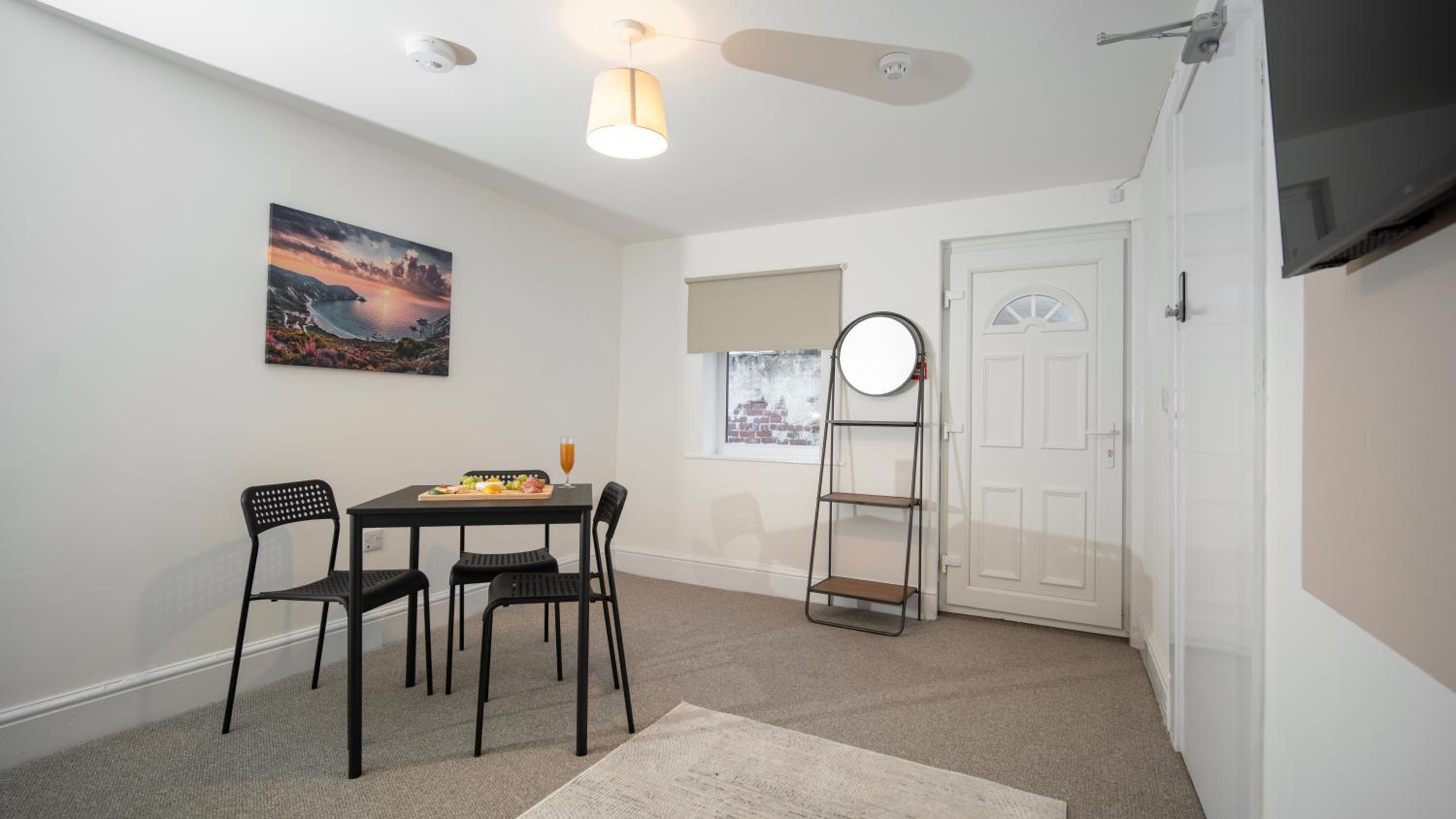 One-Bedroom Apartment photo 3
