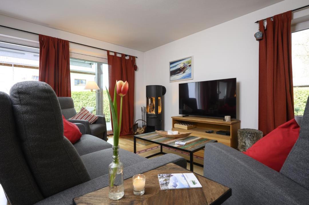 Three-Bedroom House photo 2