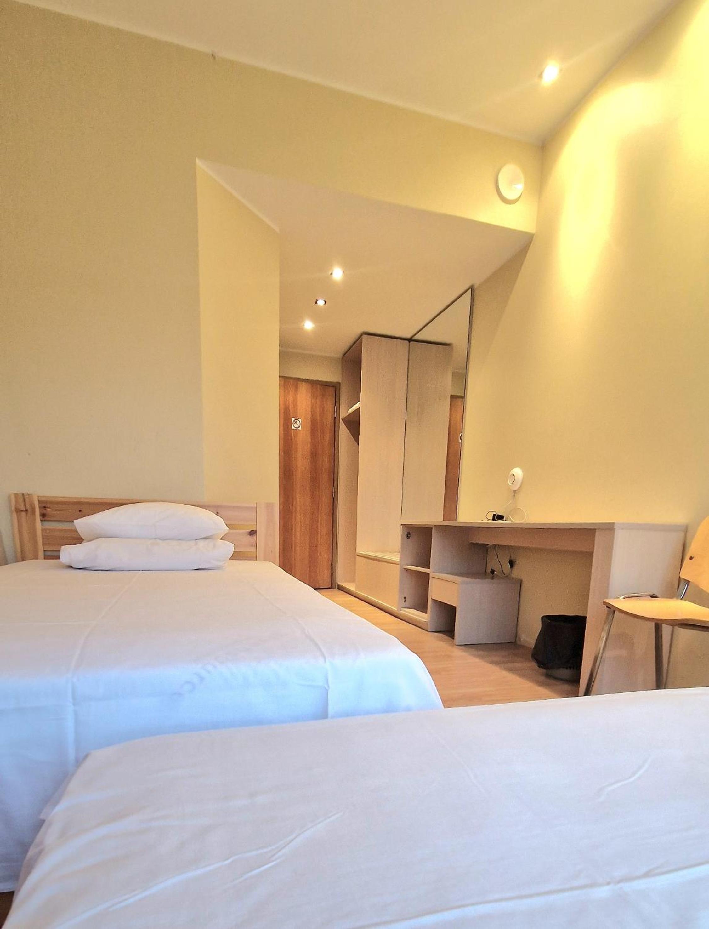 Double or Twin Room with Private Bathroom photo 2