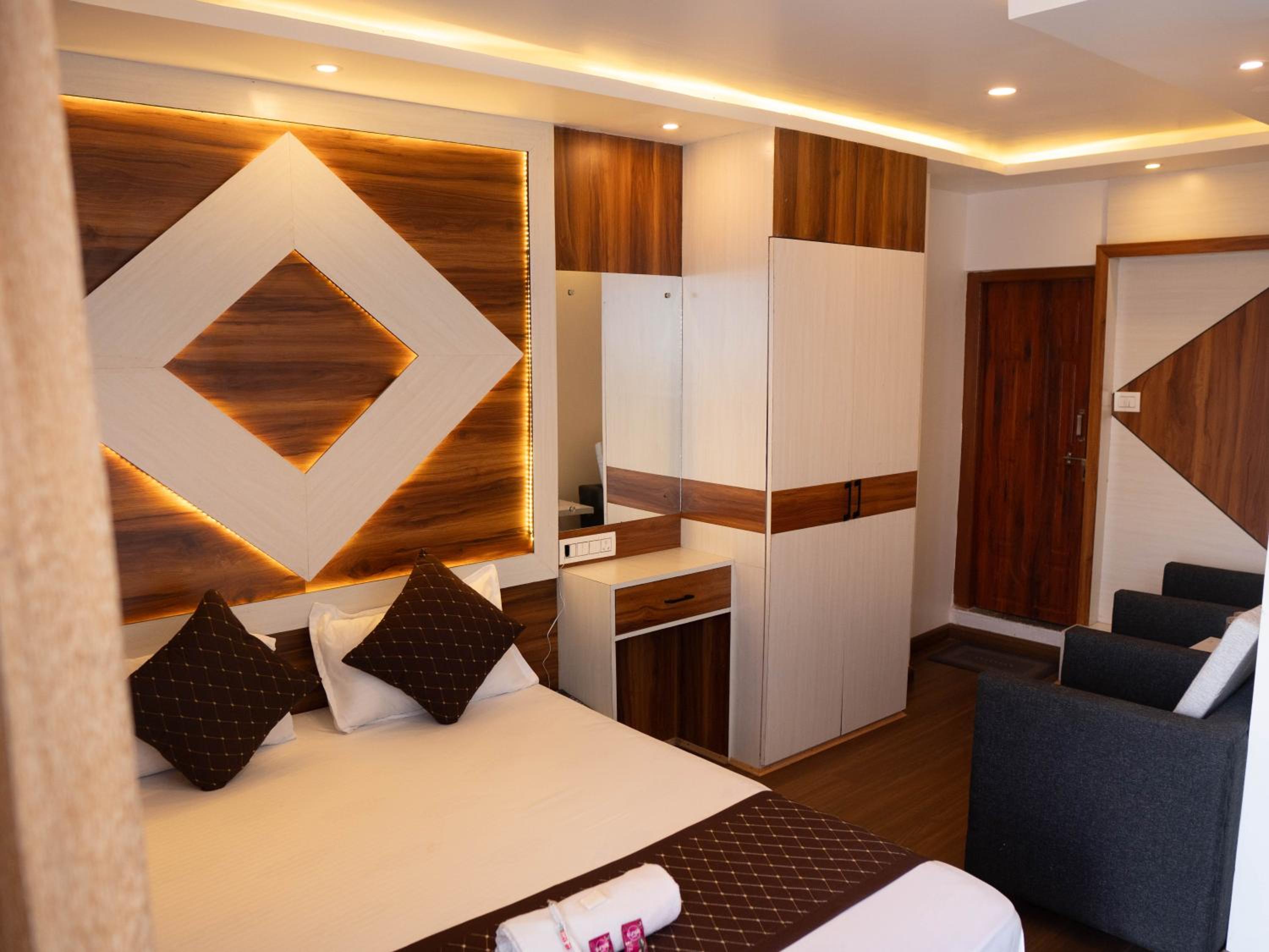 Deluxe Double Room with Balcony photo 1