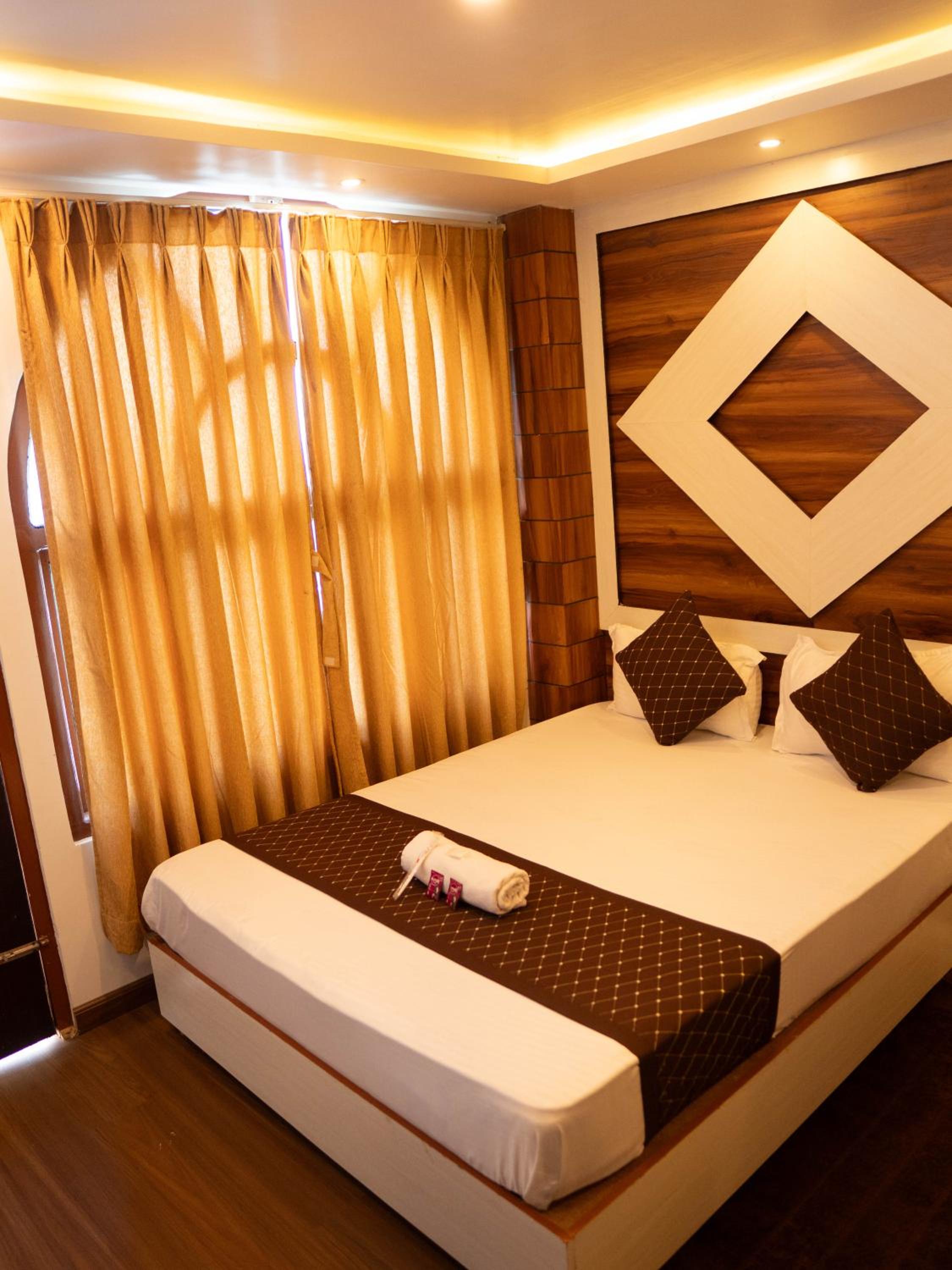 Deluxe King Room photo 1