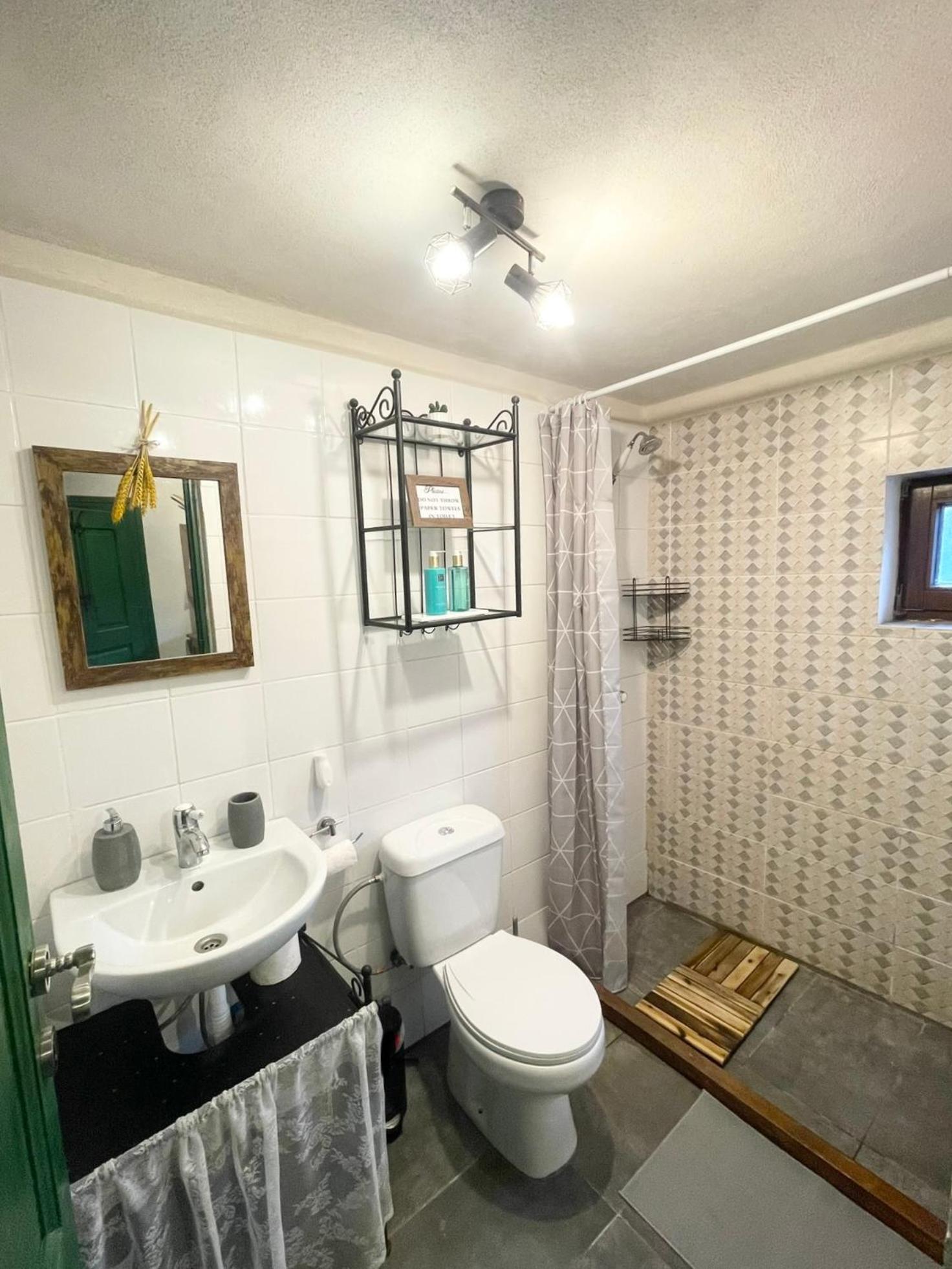 Four-Bedroom House photo 3