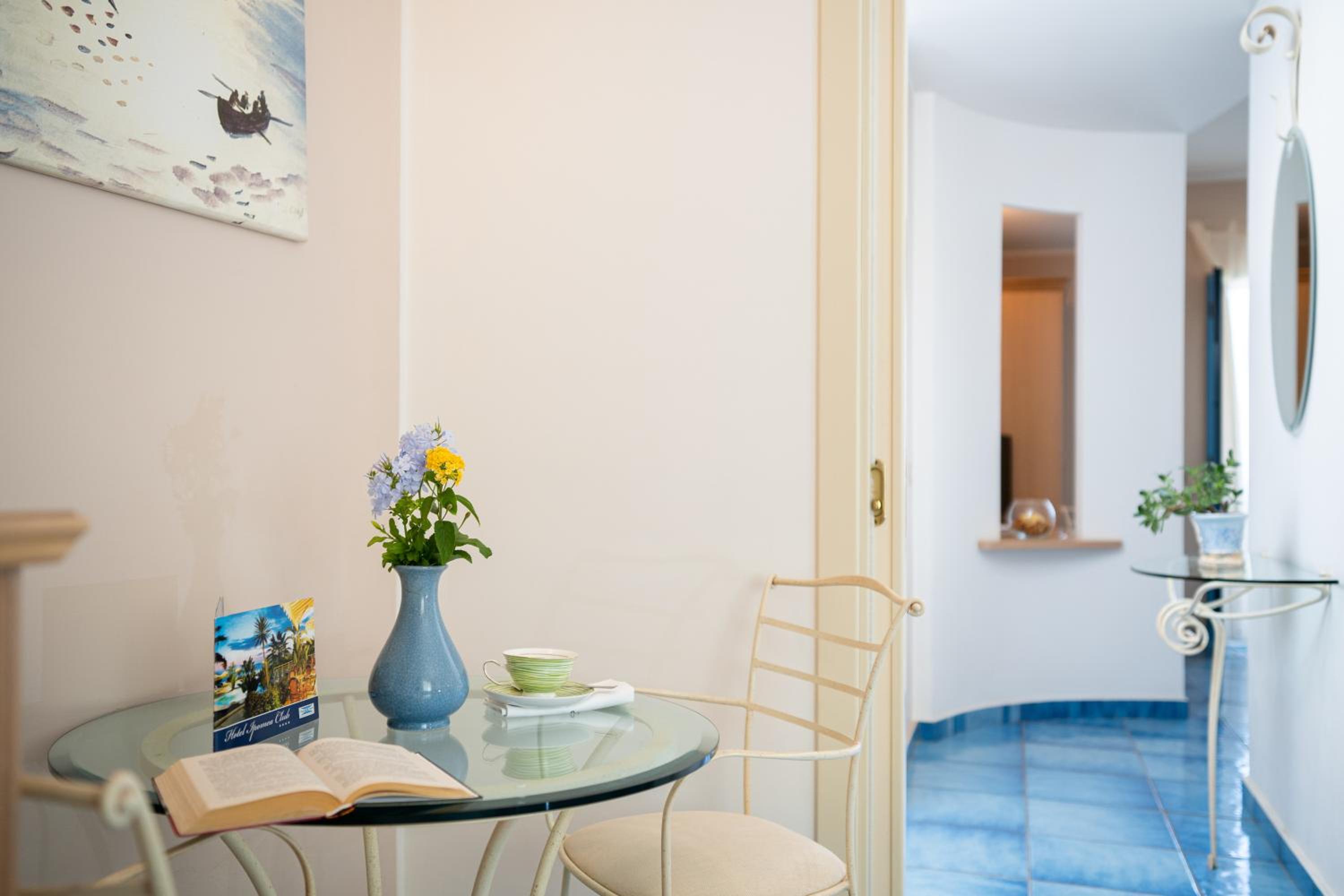 Suite - Photo 3
