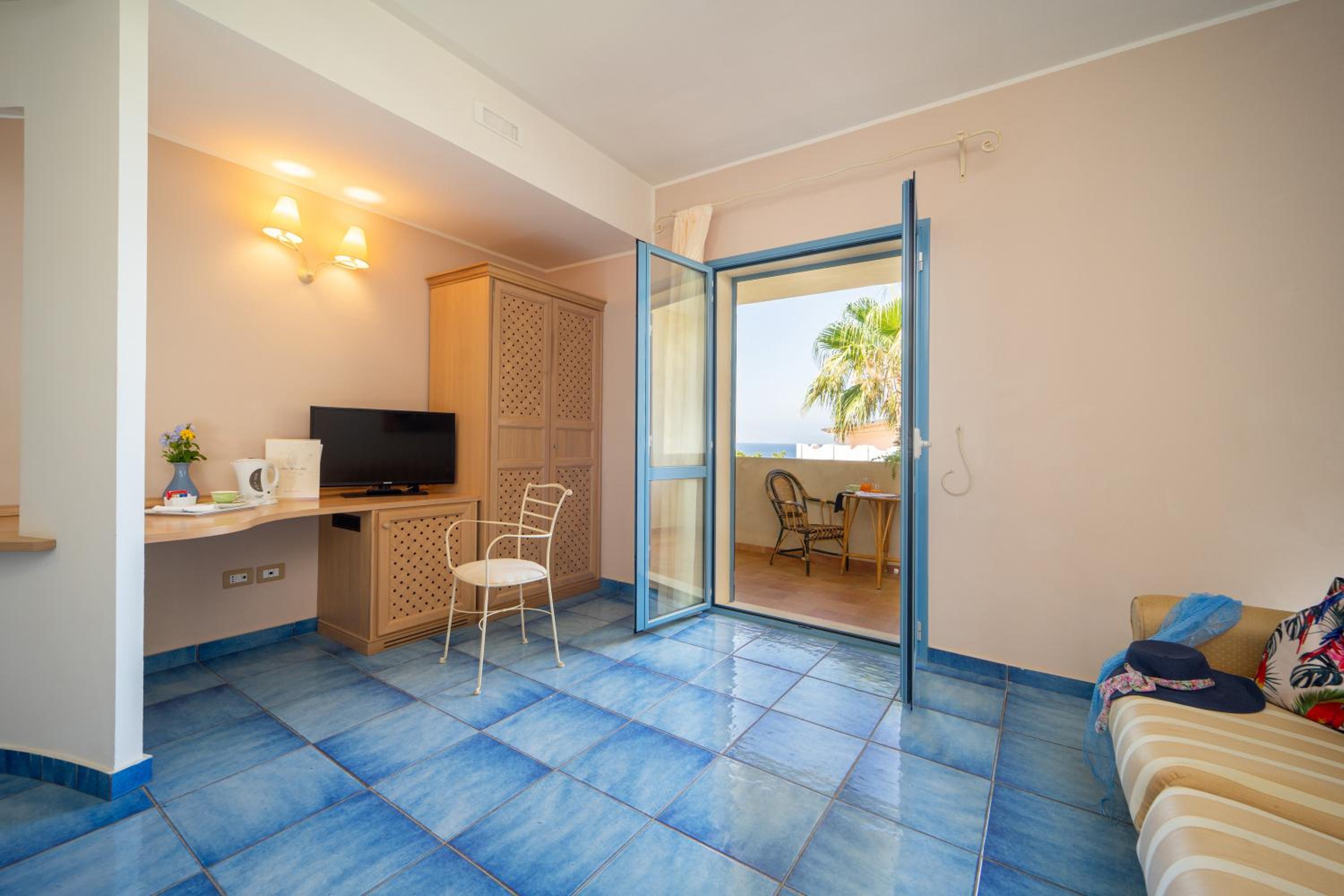  Suite with Sea View - Photo 1