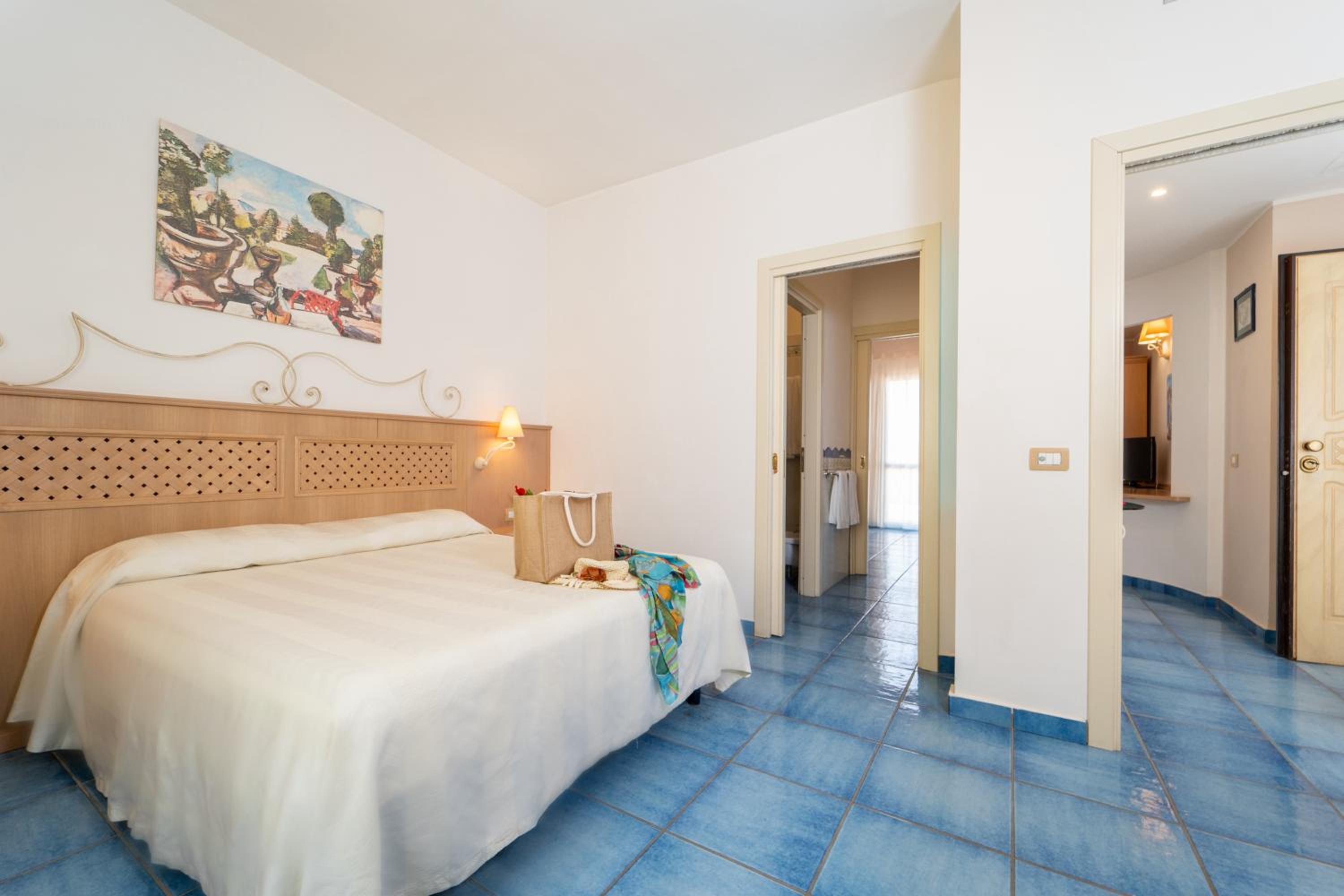 Suite - Photo 5