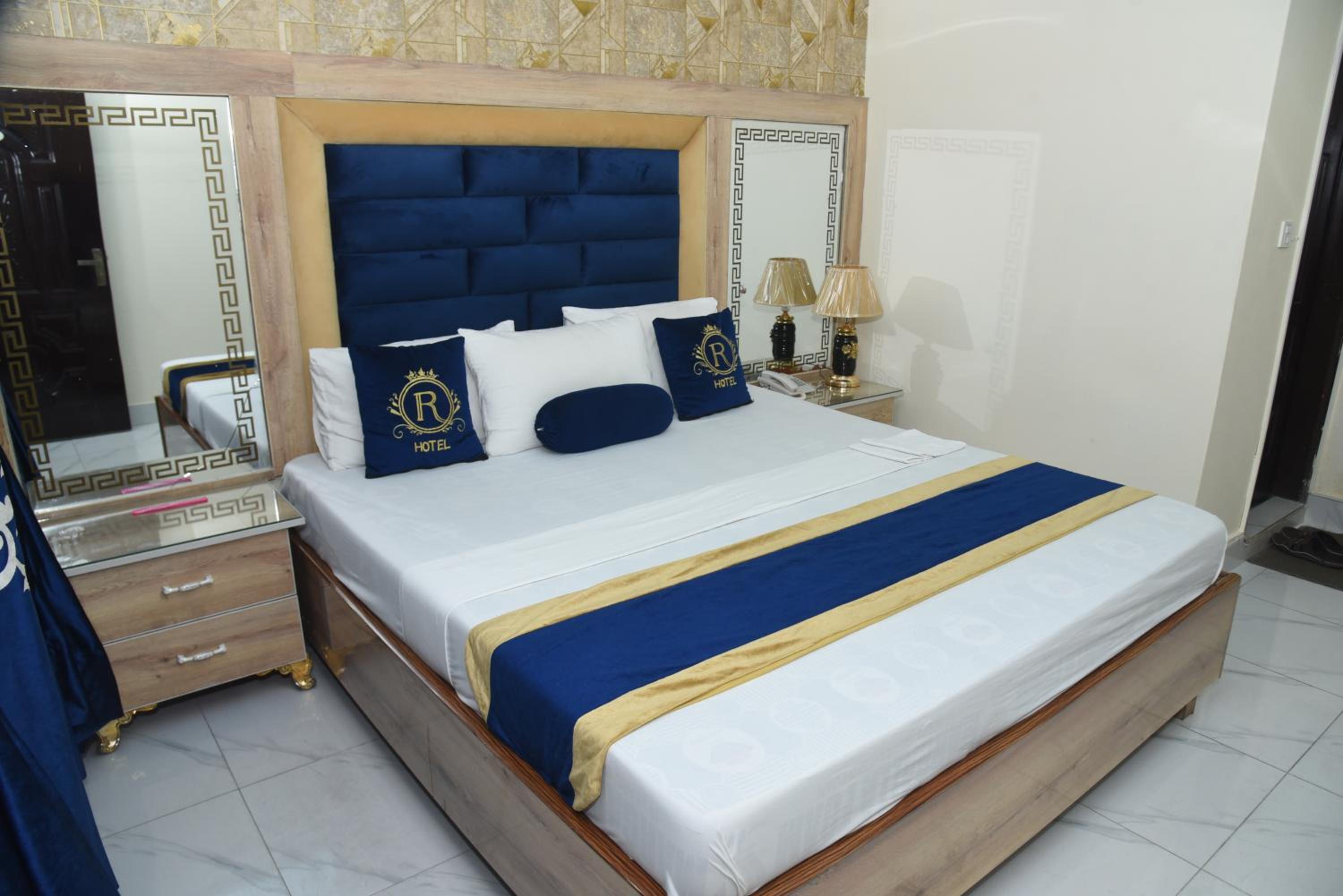 Deluxe Suite photo 1