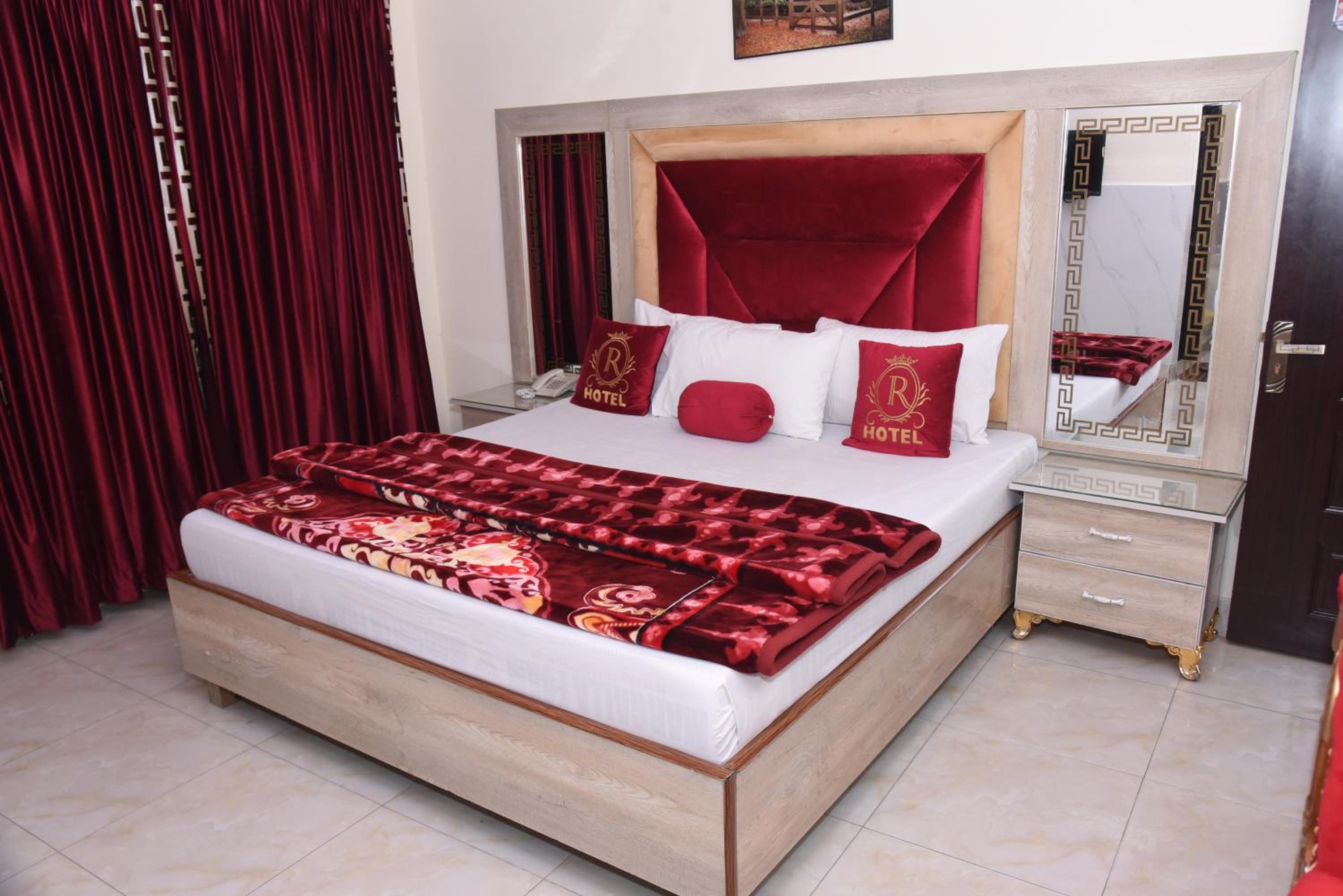 Deluxe Suite photo 2