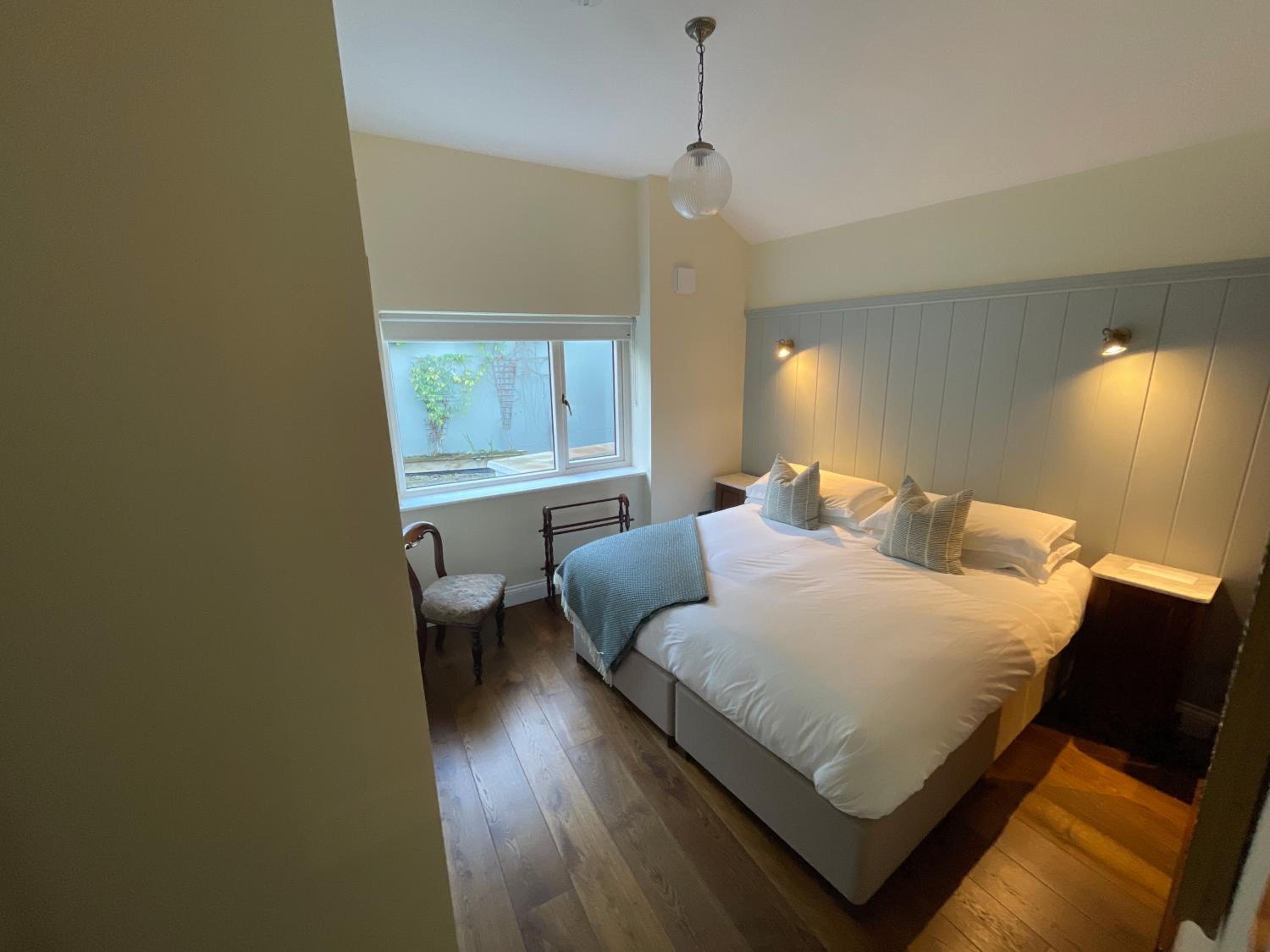 Classic One-Bedroom Apartment with King Bed photo 3