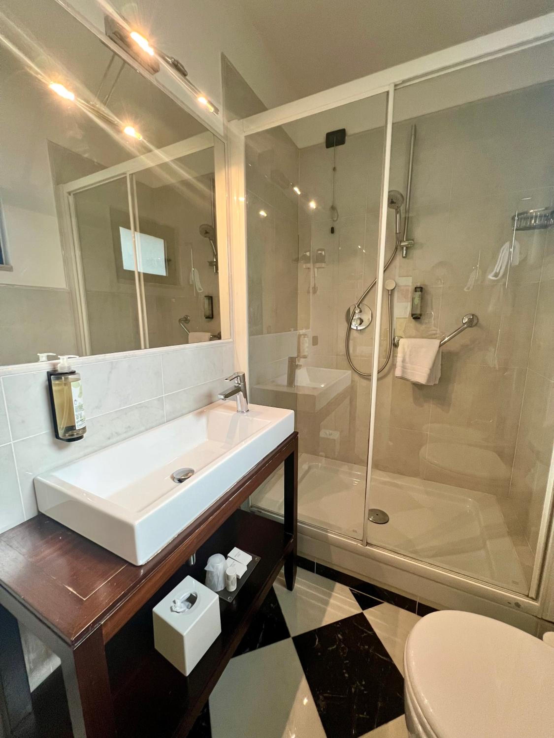 Small Double Room (1 Adult) photo 3