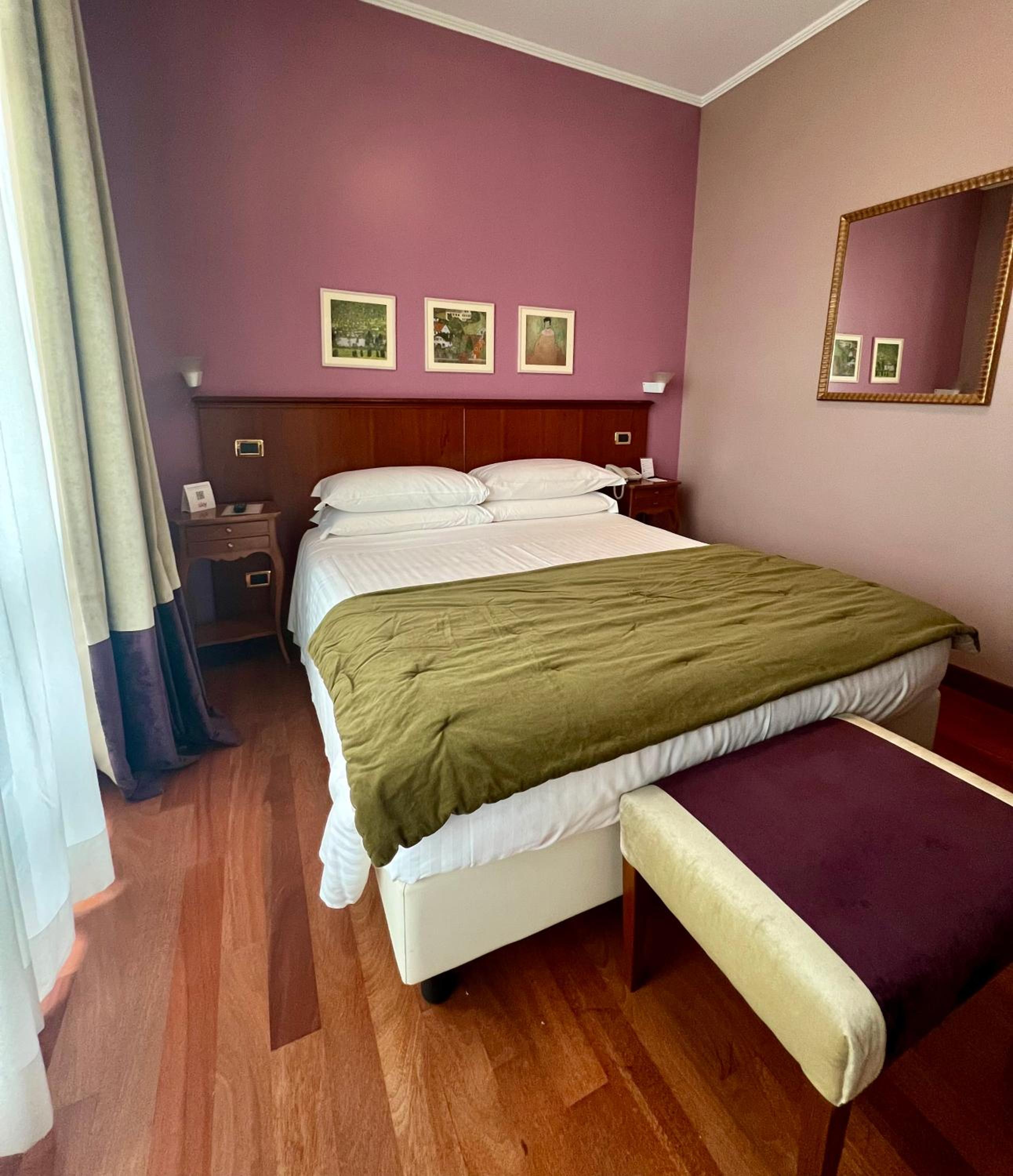 Executive Room photo 2