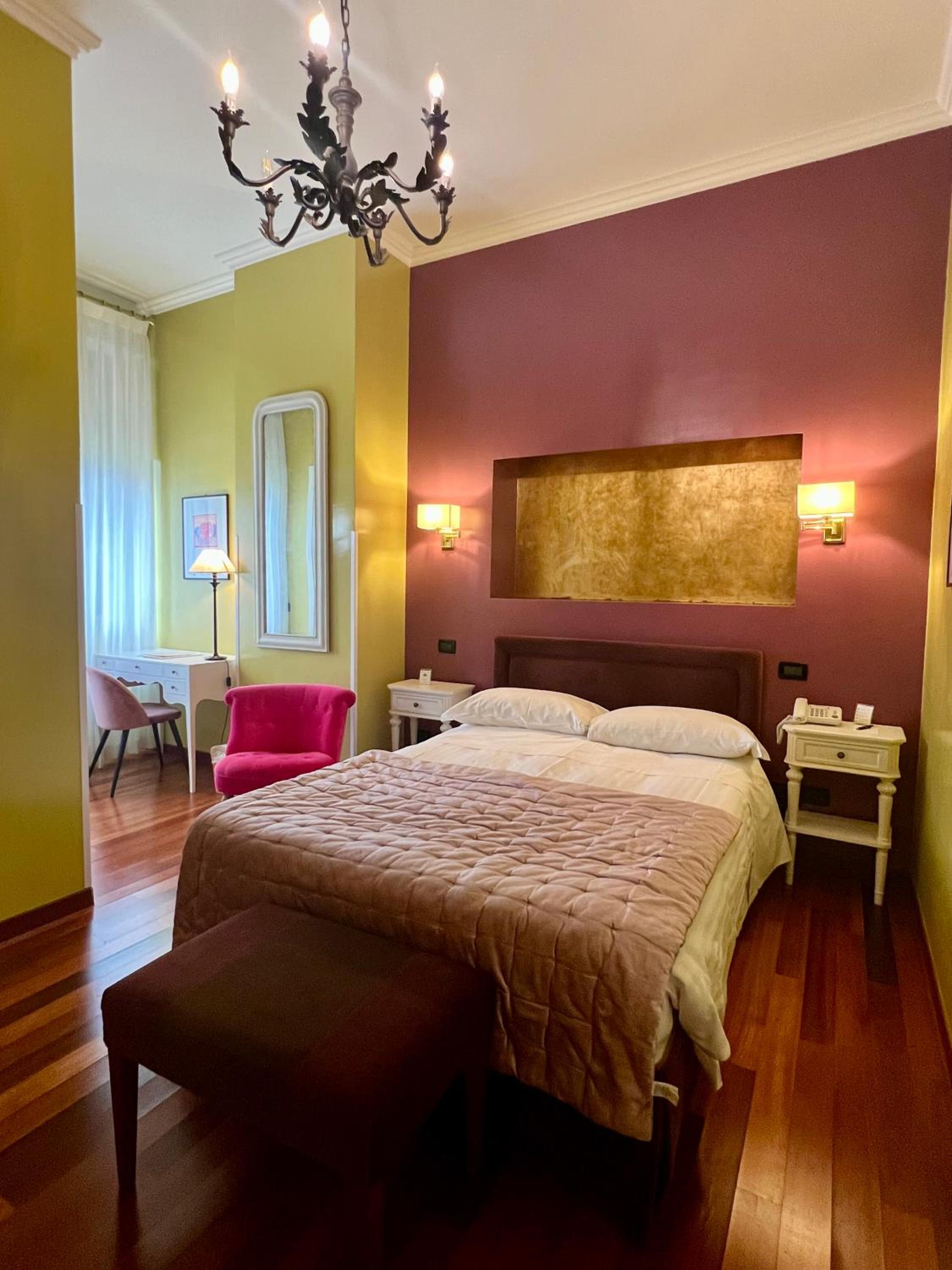 Small Double Room (1 Adult) photo 2