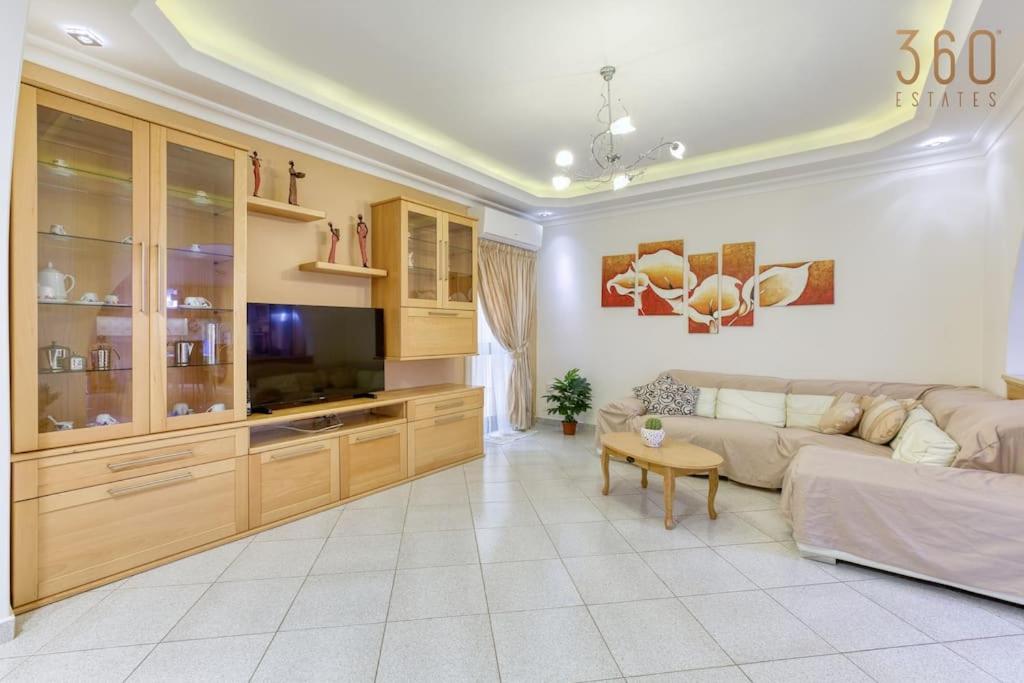 Three-Bedroom Apartment photo 1