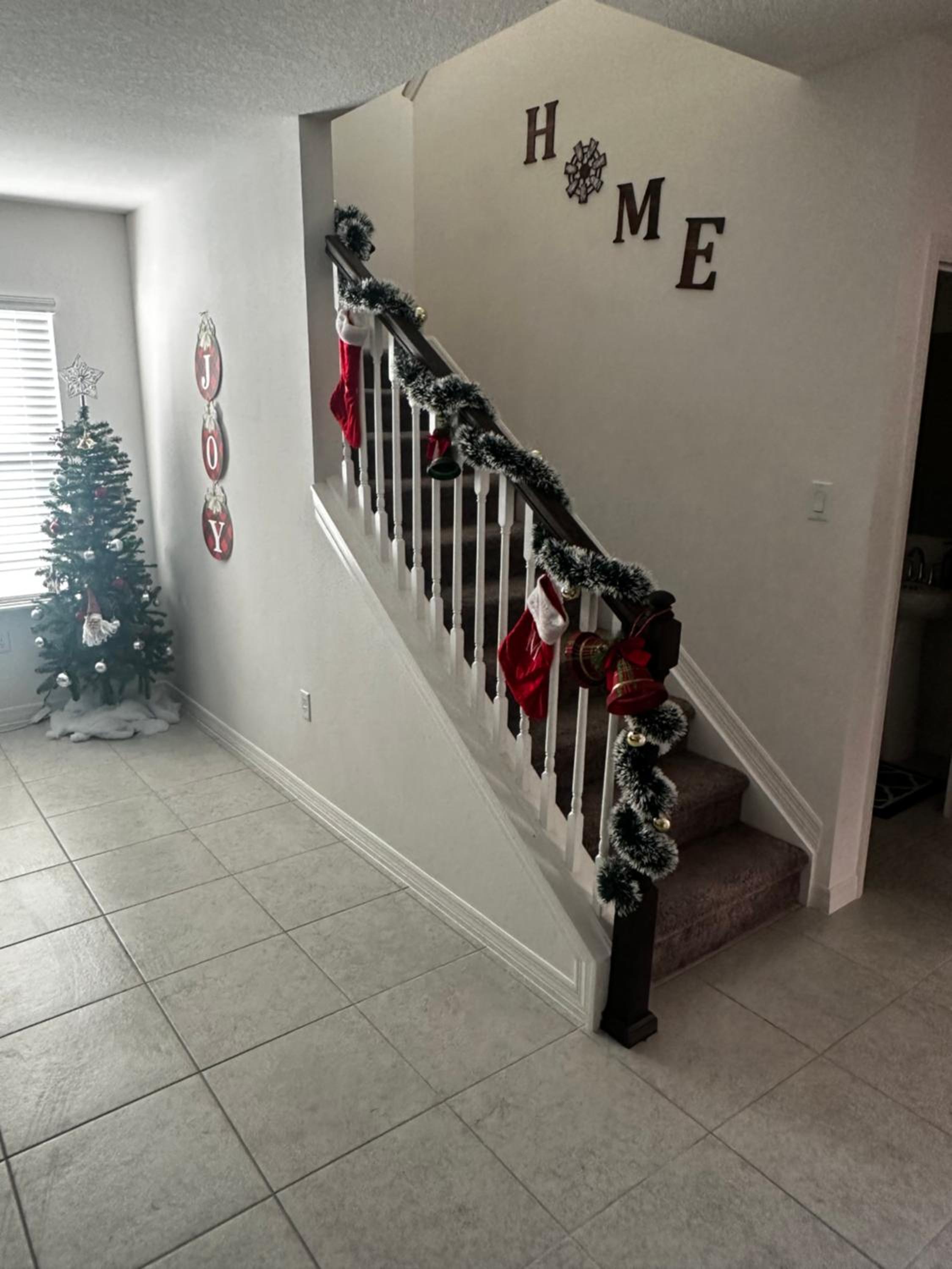 Five-Bedroom House photo 3