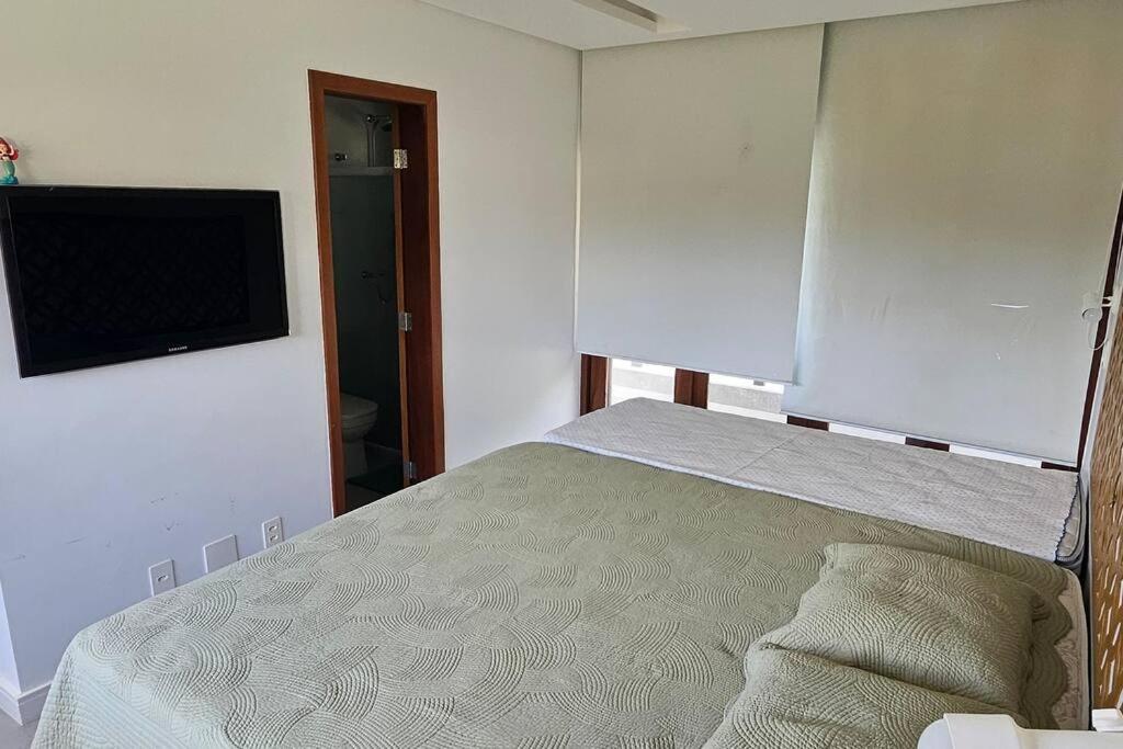 Six-Bedroom House photo 1