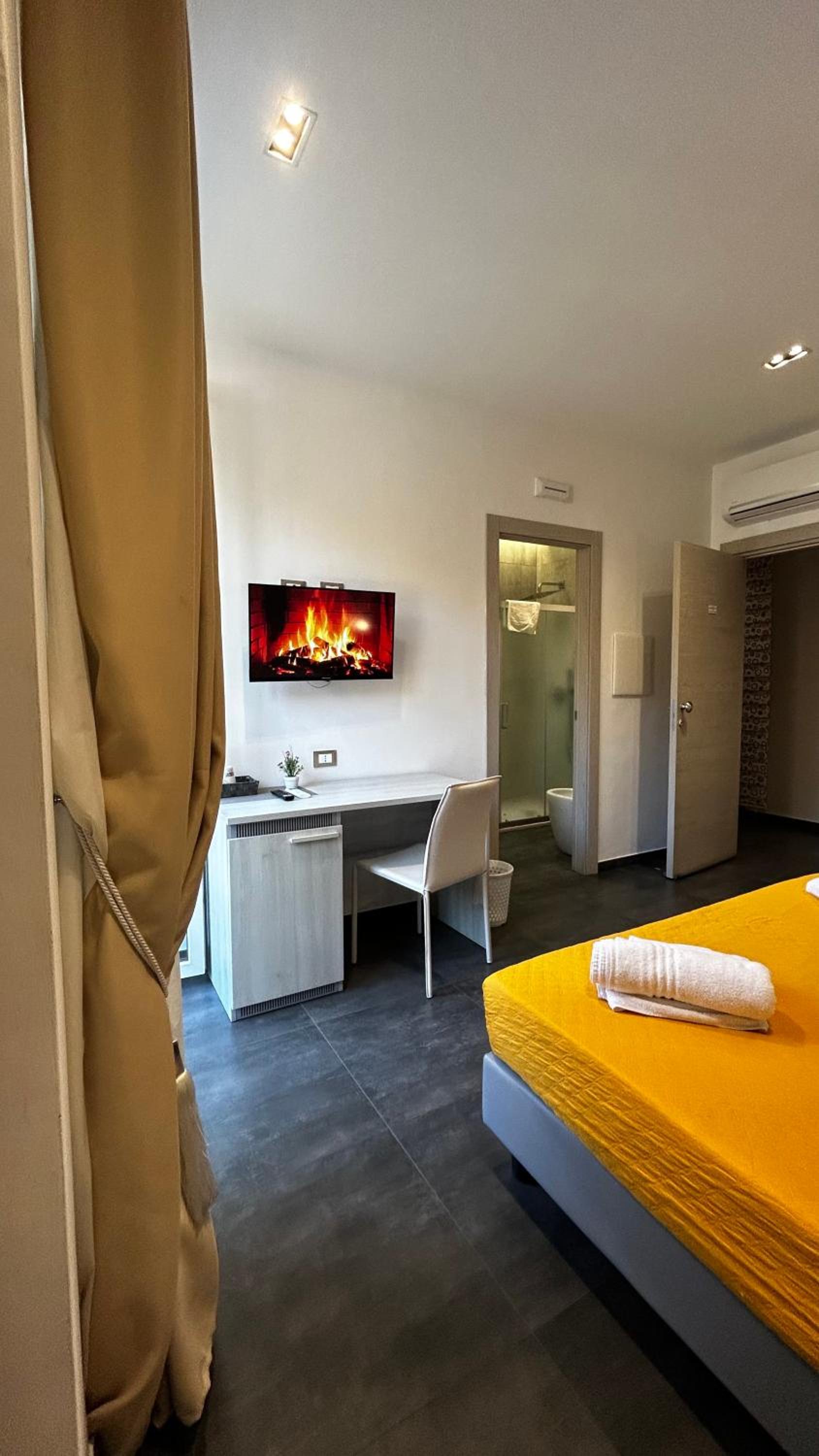 Standard Double or Twin Room with Balcony - Photo 1