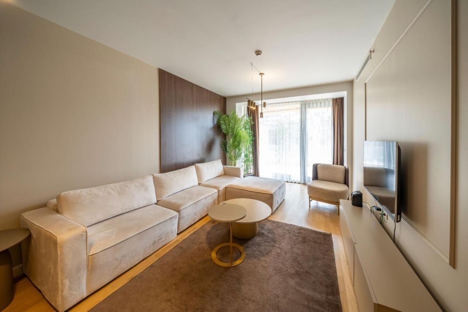One-Bedroom Apartment photo 1
