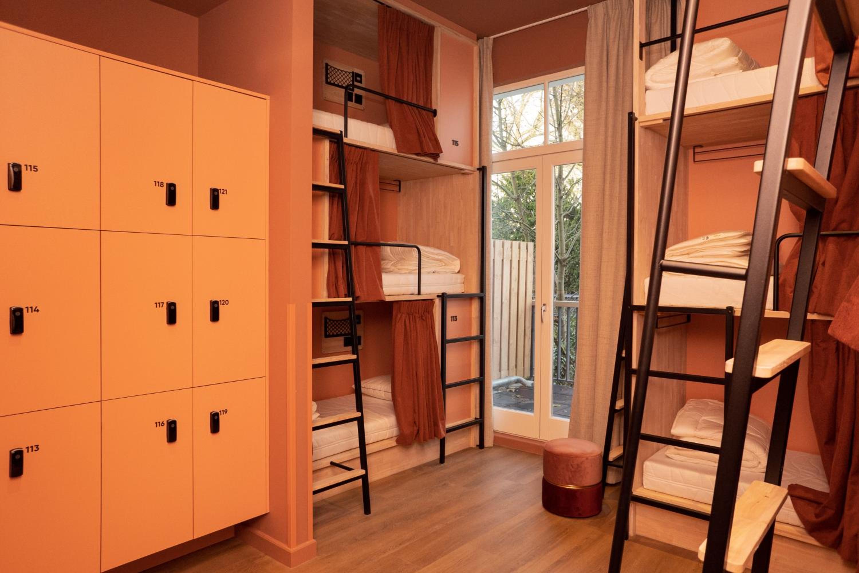 Bunk Bed in Female Dormitory Room 12 Beds photo 3