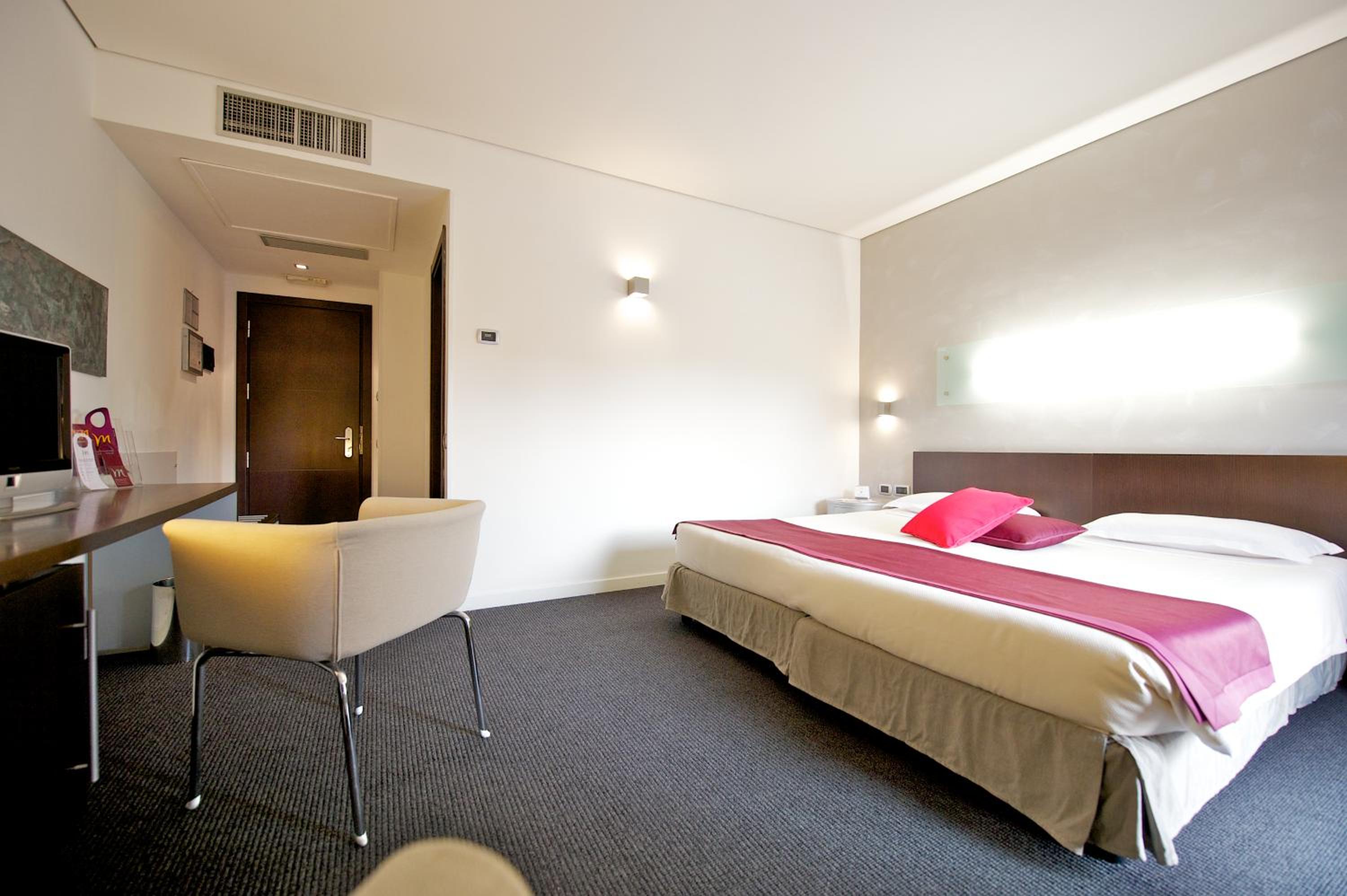 Standard Double Room - Photo 4