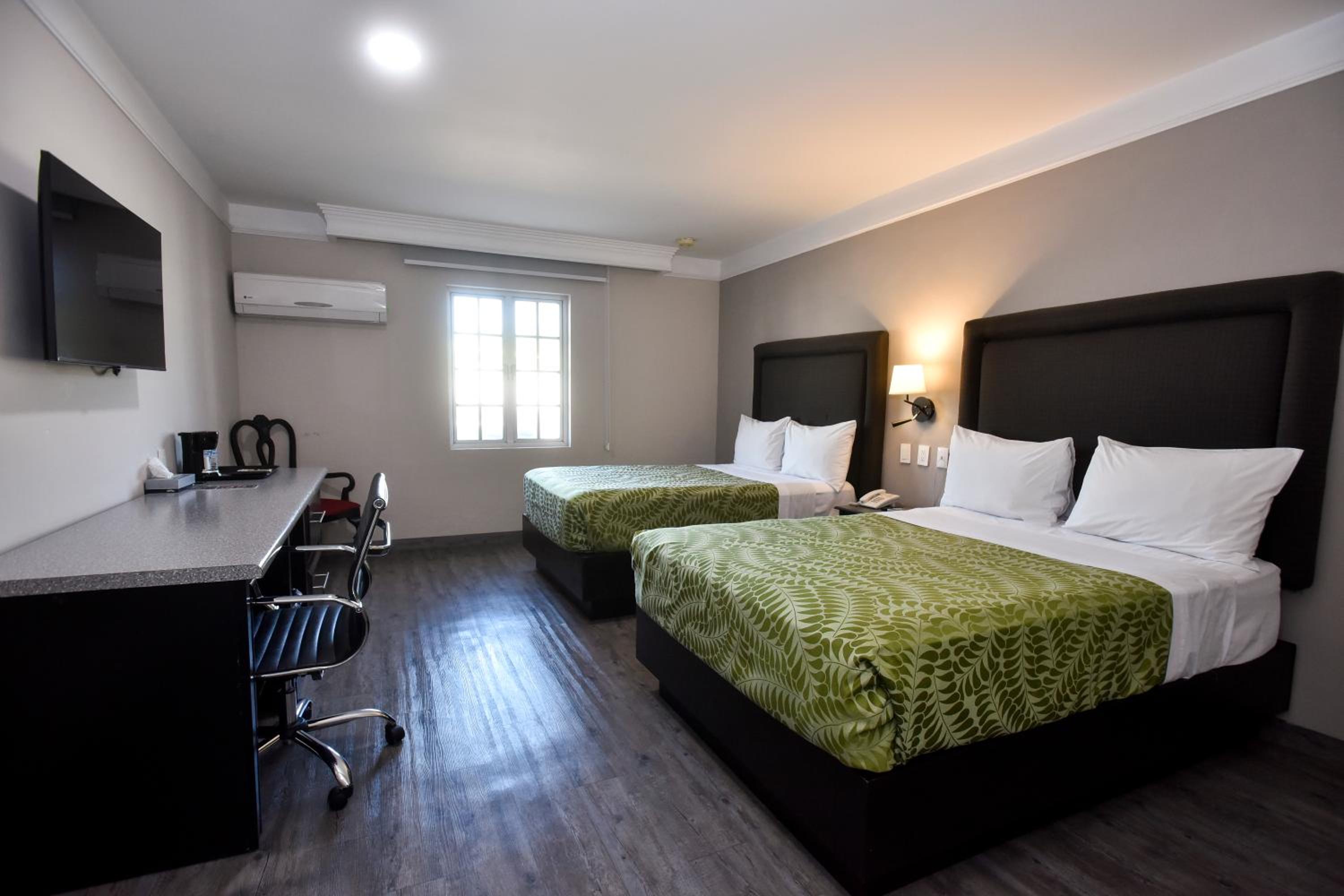 Double Room with Two Double Beds - Photo 4