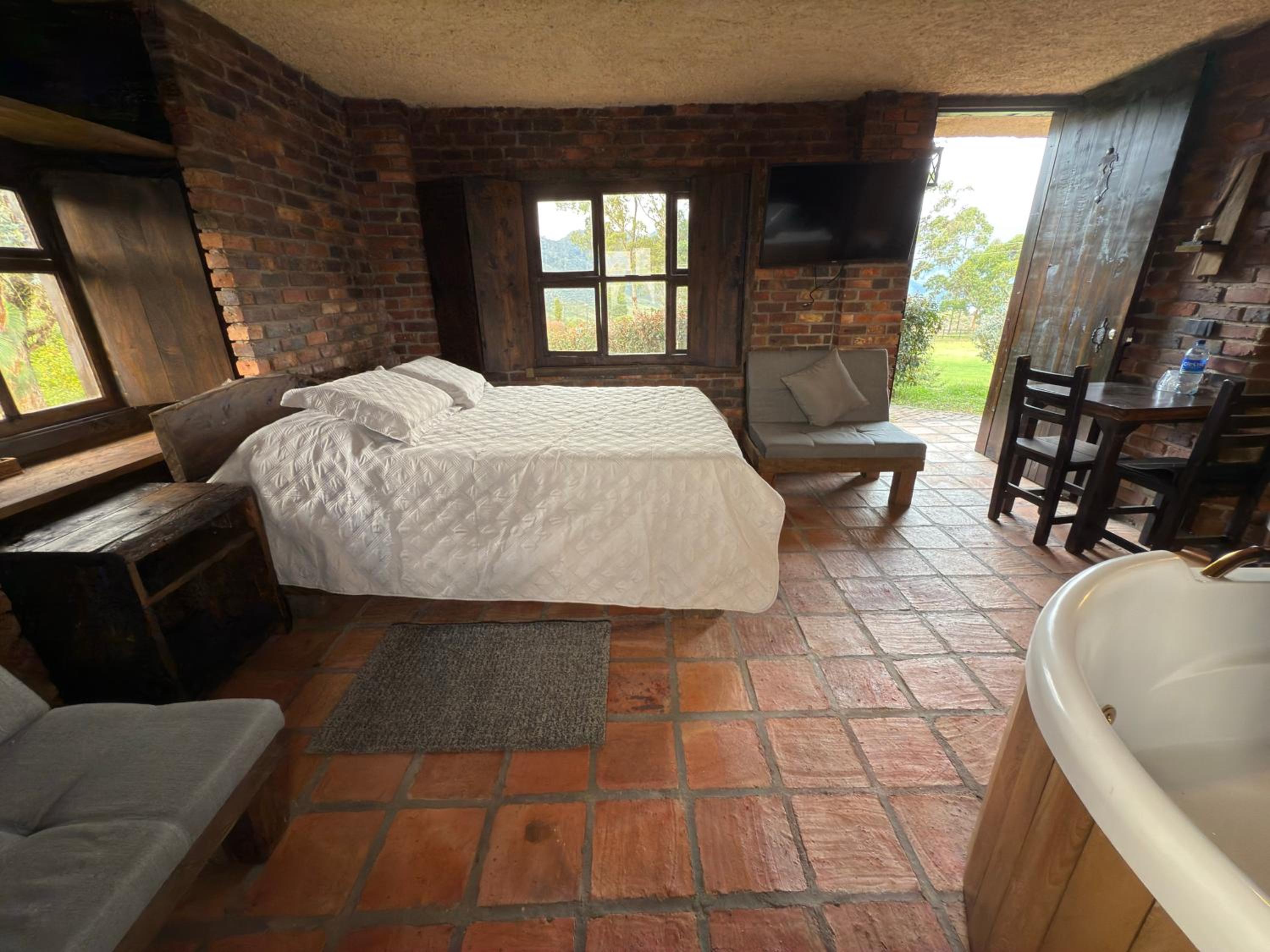 Deluxe Double or Twin Room with Mountain View photo 3