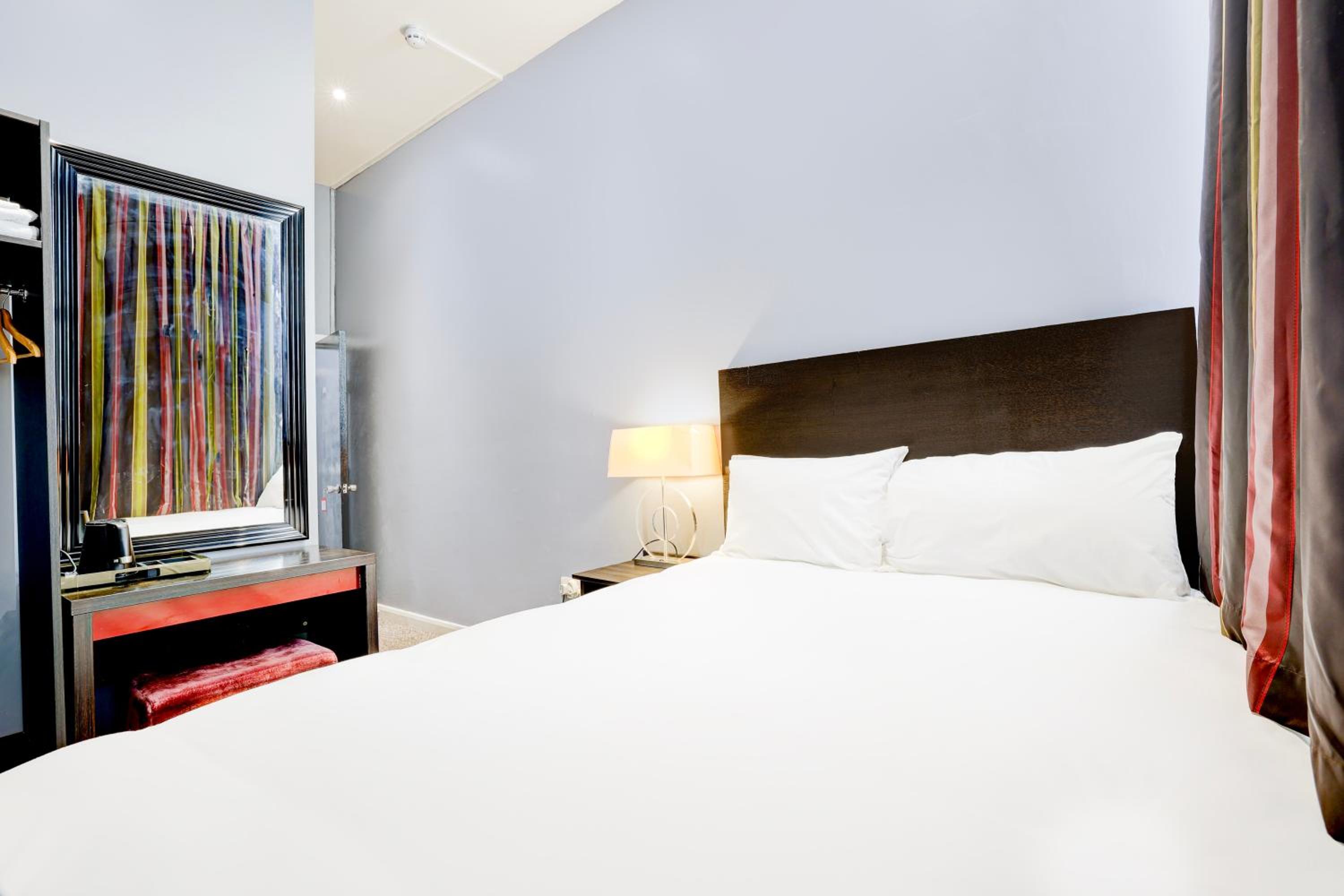 Standard Single Room with Shared Bathroom photo 2