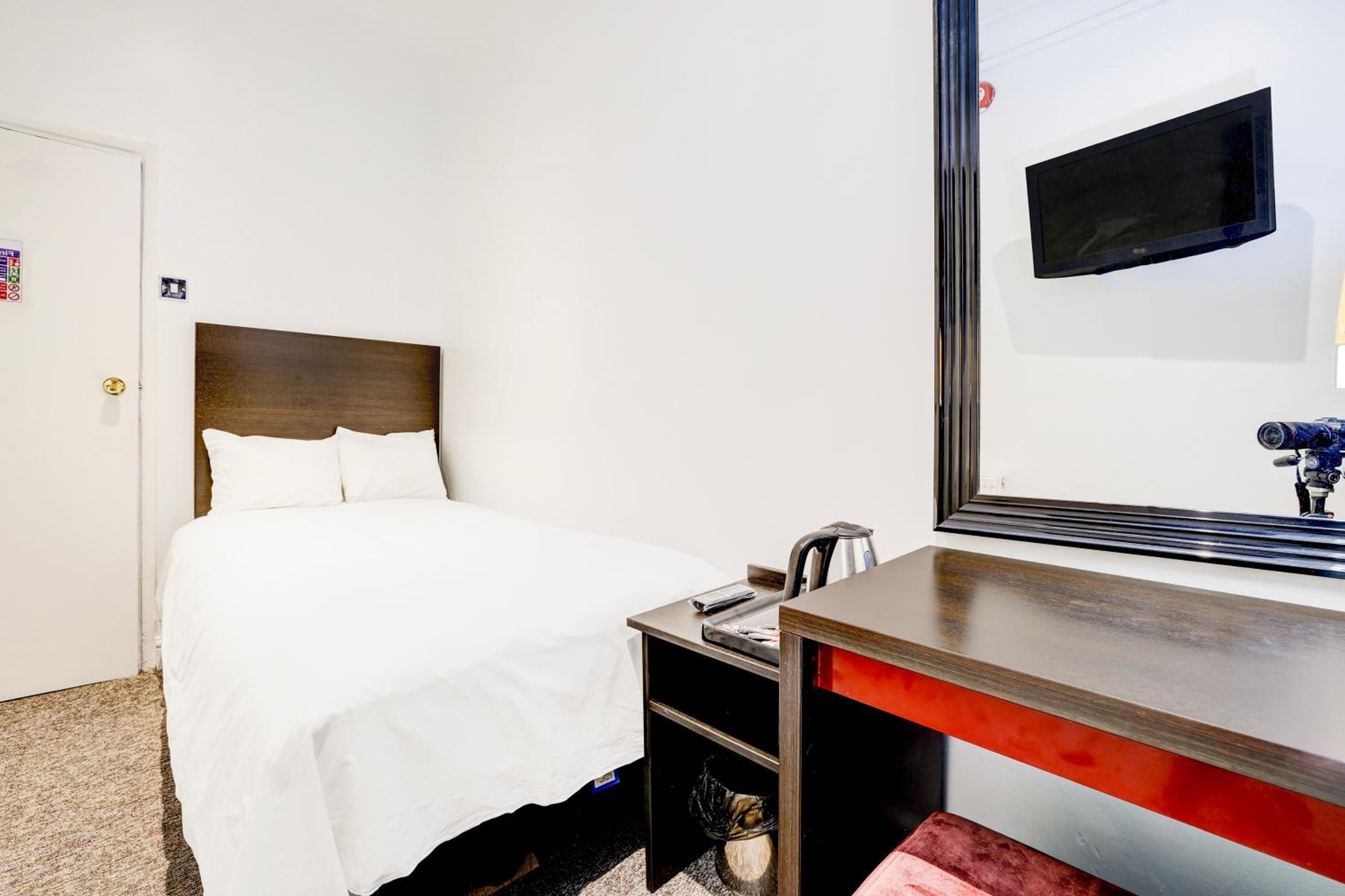 Superior Twin Room photo 3