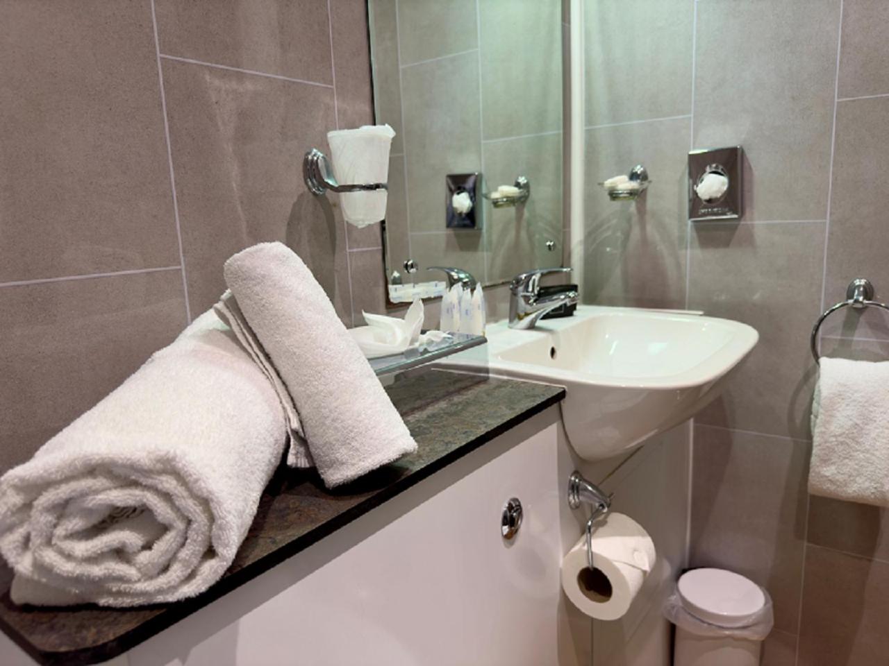 Standard Double Room with Two Double Beds - Photo 2